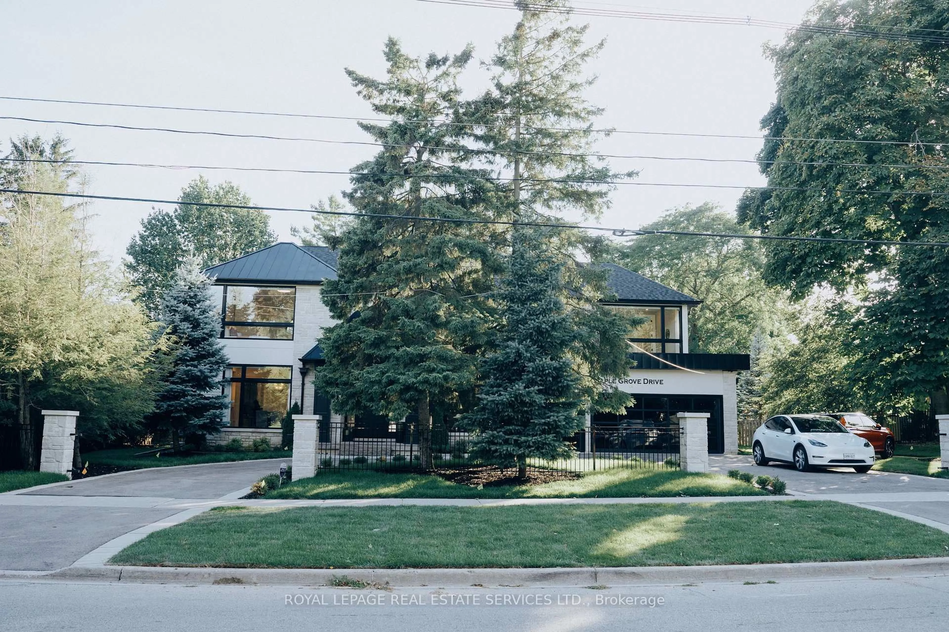 Home with brick exterior material, street for 204 Maple Grove Dr, Oakville Ontario L6J 4V3