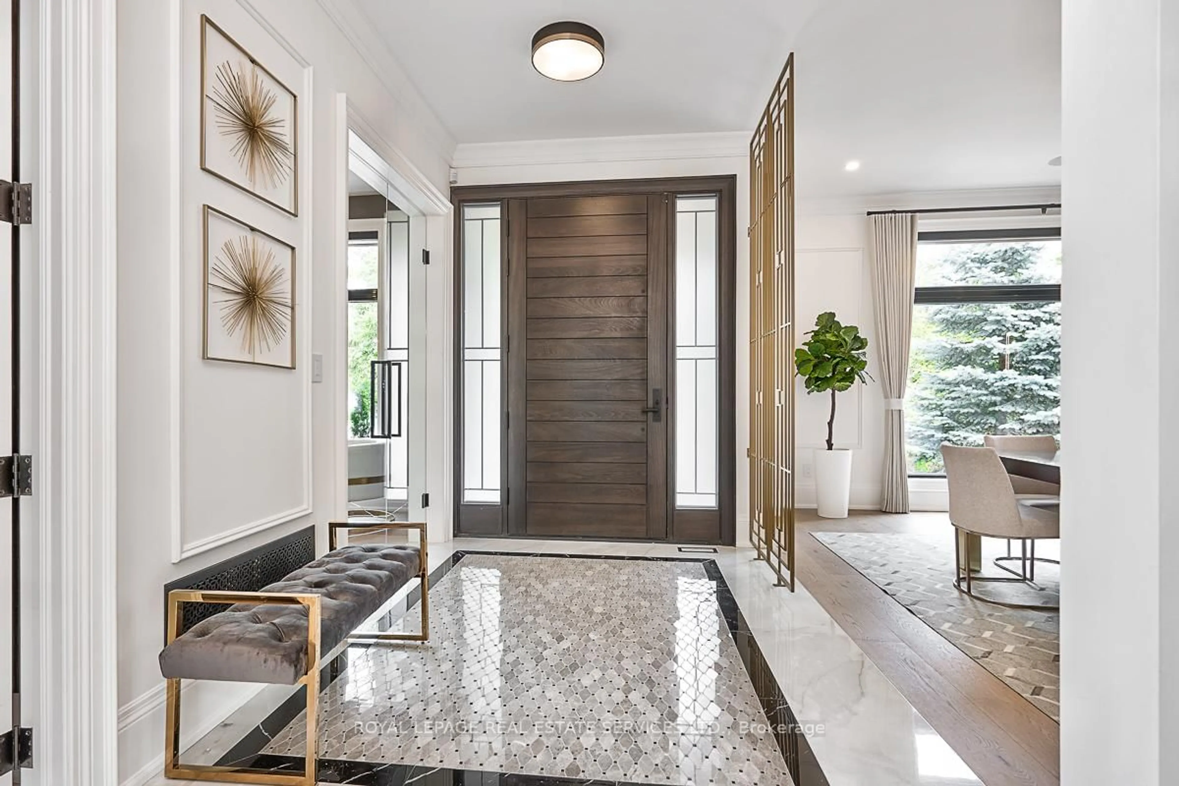 Indoor entryway for 204 Maple Grove Dr, Oakville Ontario L6J 4V3