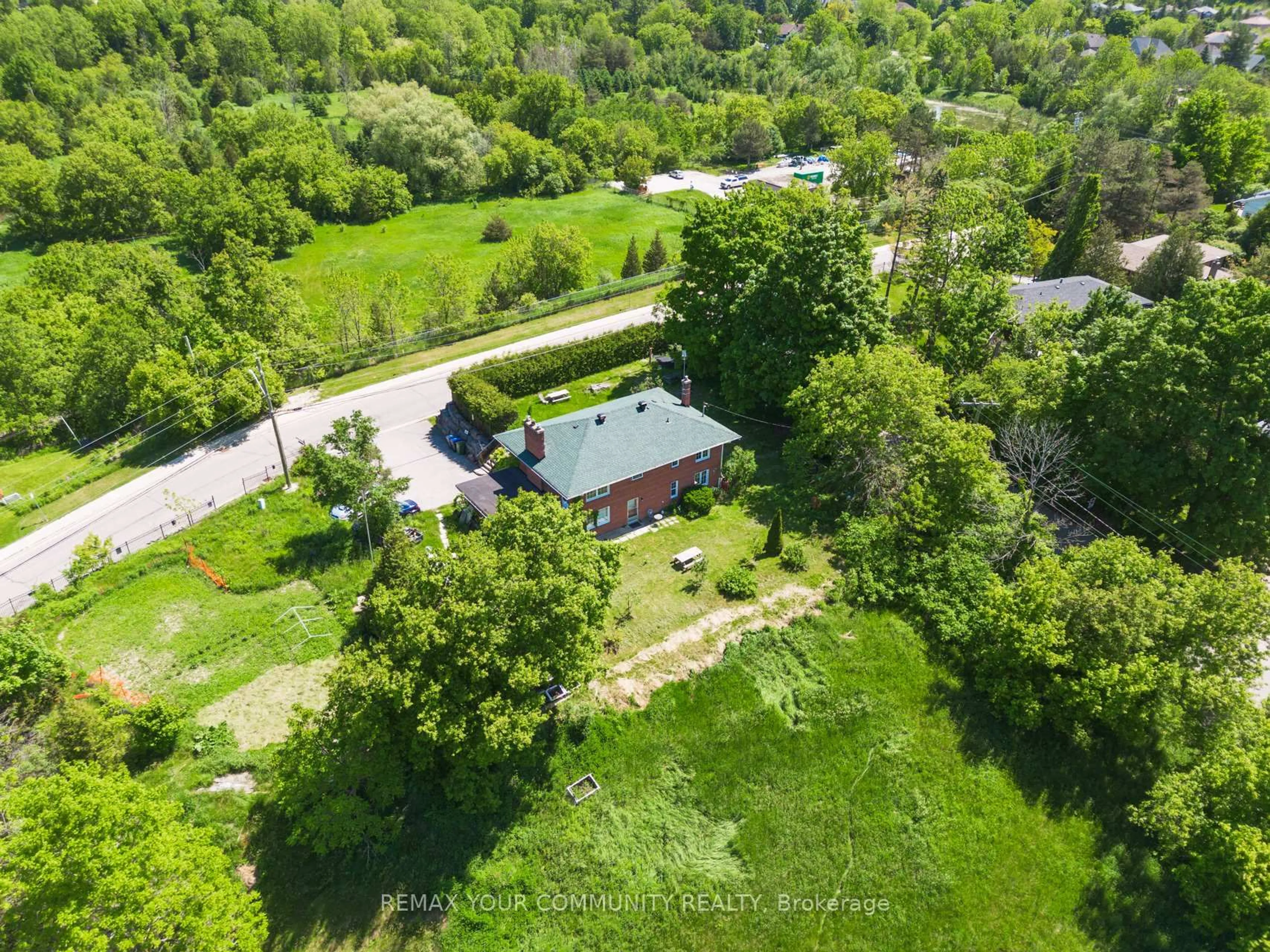 A pic from outside/outdoor area/front of a property/back of a property/a pic from drone, unknown for 58 Old King Rd, Caledon Ontario L7E 3J5