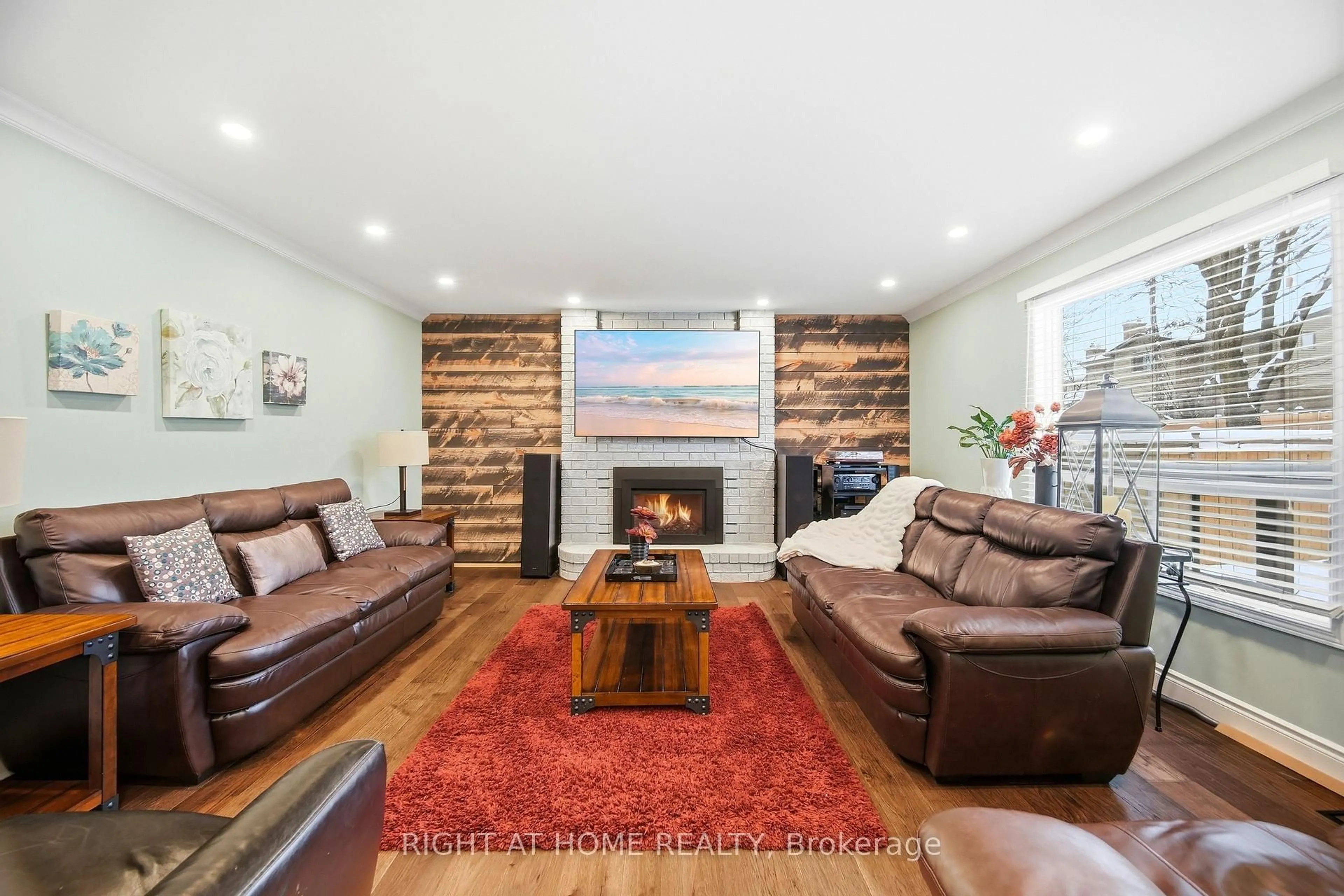Living room with furniture, wood/laminate floor for 2072 Headon Rd, Burlington Ontario L7M 4G3