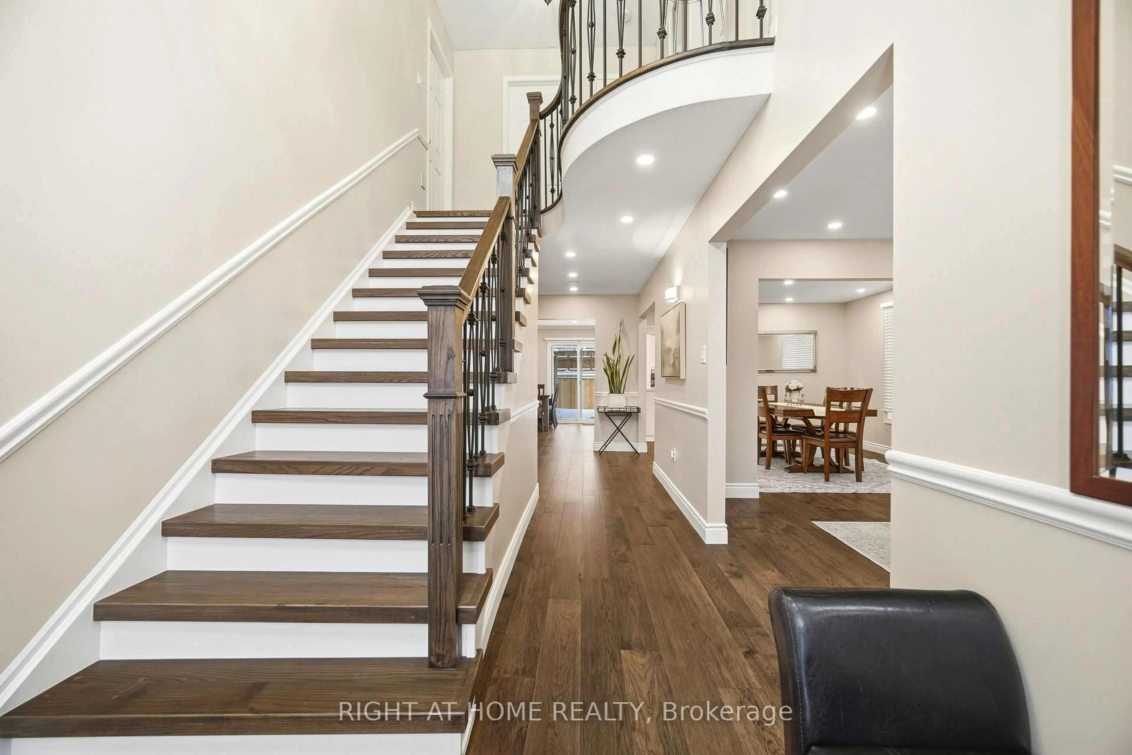 Unknown for 2072 Headon Rd, Burlington Ontario L7M 4G3