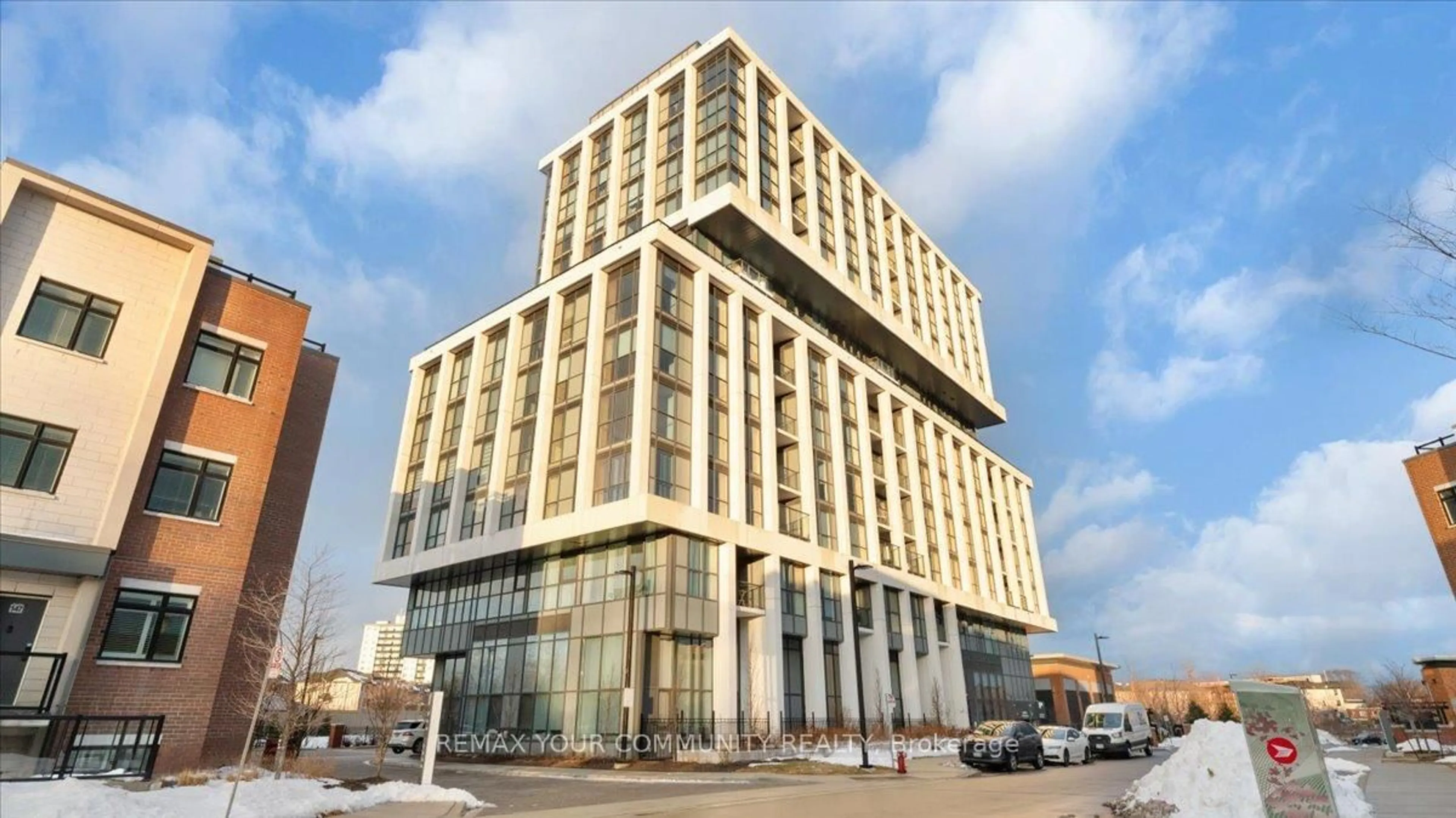 Indoor foyer for 1063 Douglas McCurdy Common Circ #1202, Mississauga Ontario L5L 3H9