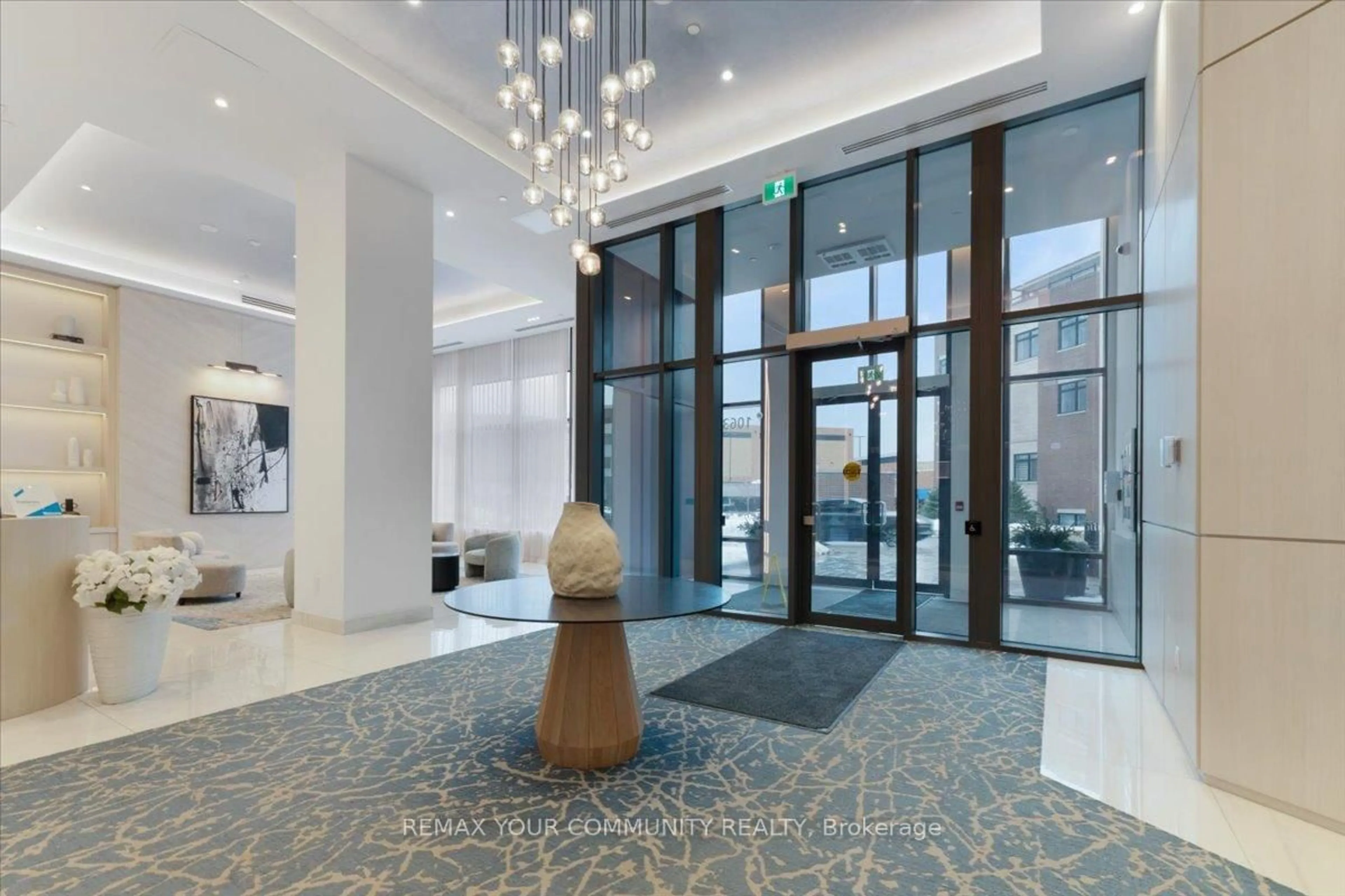 Indoor foyer for 1063 Douglas McCurdy Common Circ #1202, Mississauga Ontario L5L 3H9