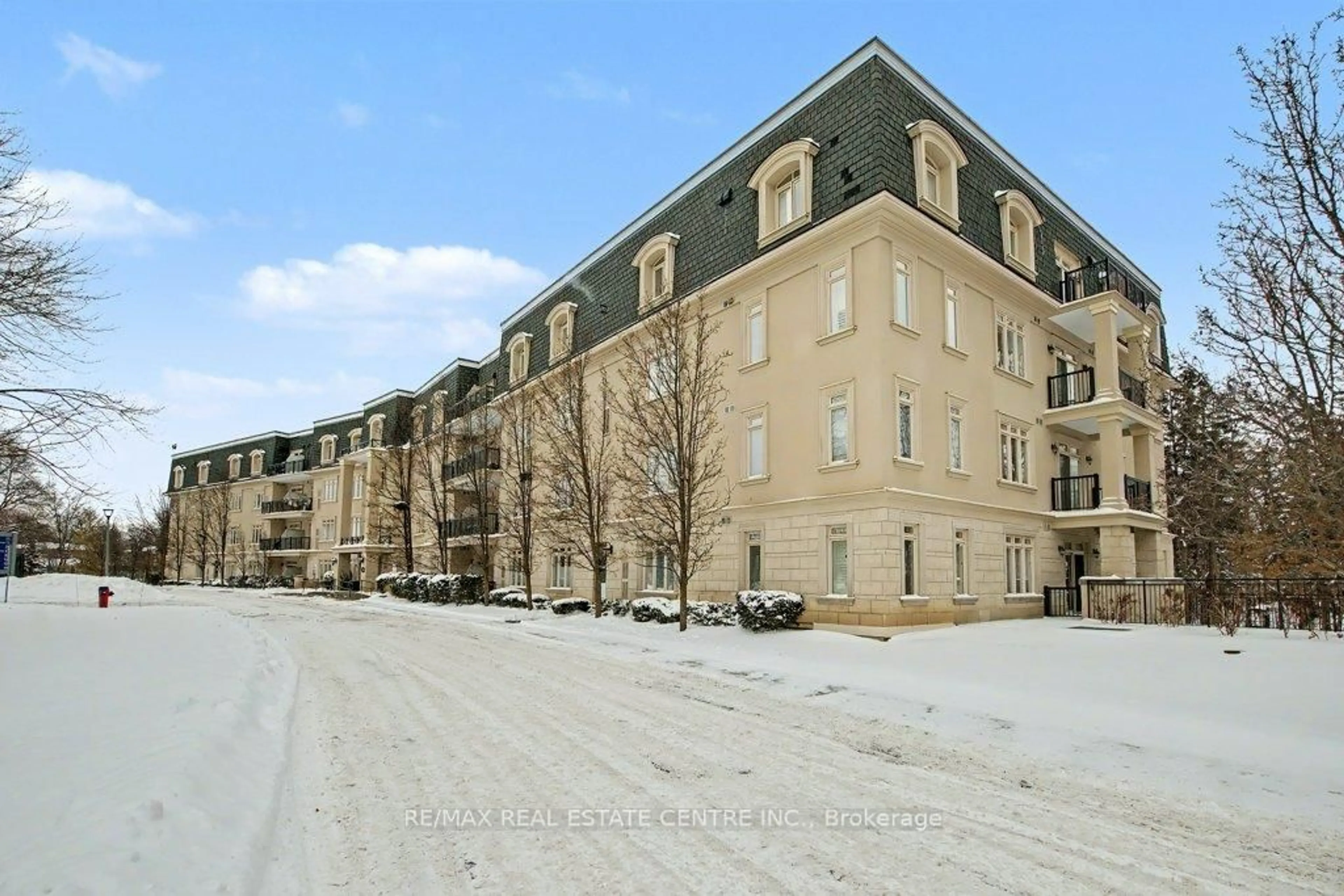 Patio, street for 443 Centennial Forest Dr #313, Milton Ontario L9T 6A1