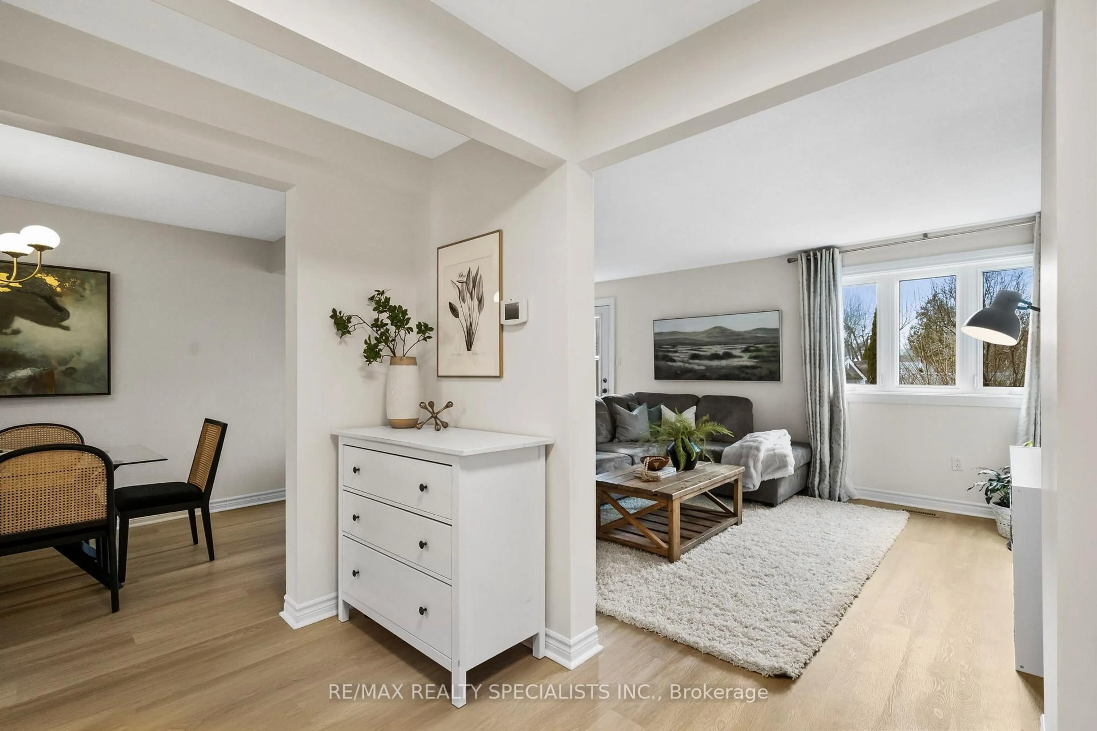 Unknown for 5556 Schueller Cres, Burlington Ontario L7L 3T2