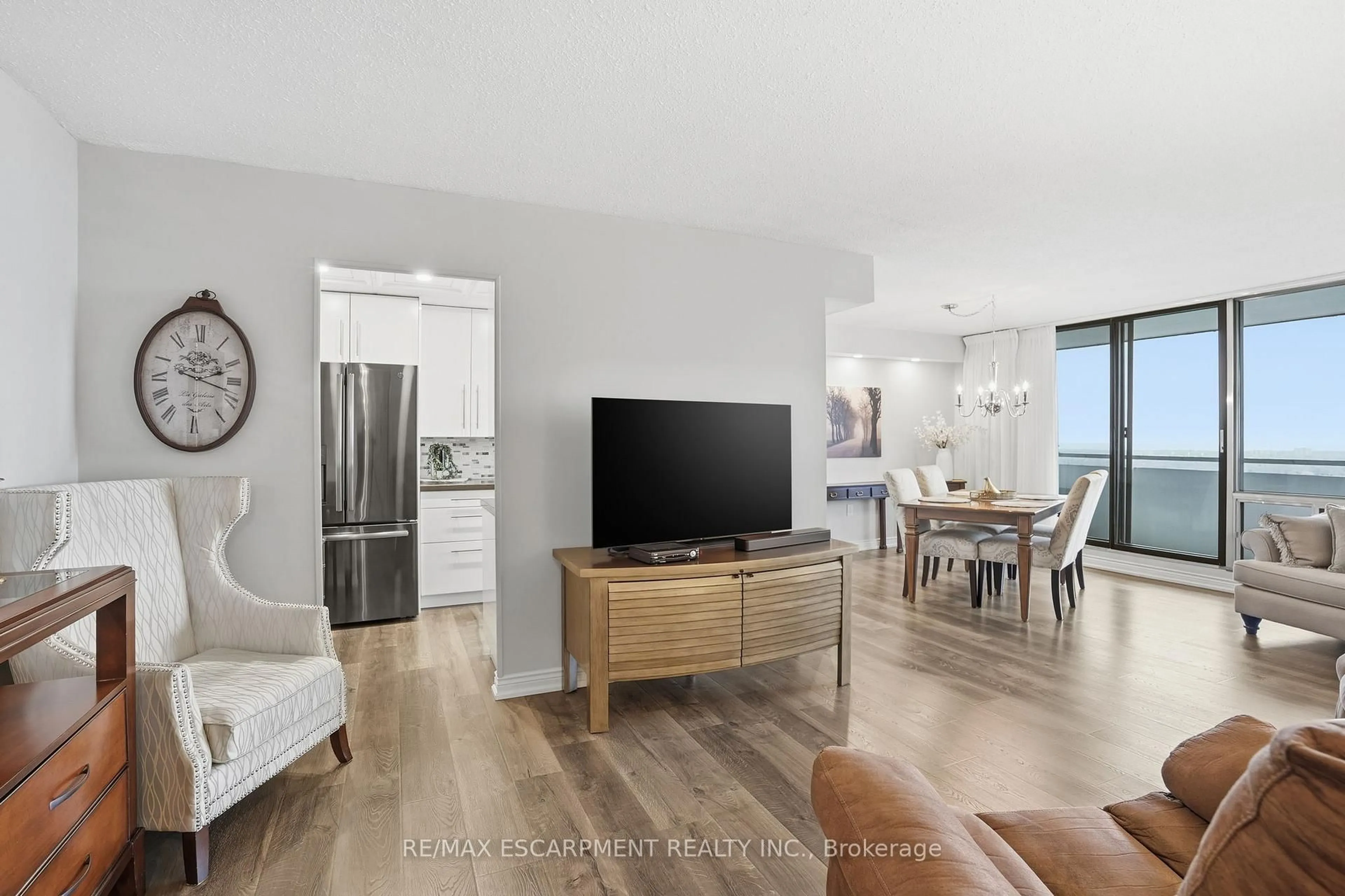 Living room with furniture, unknown for 2055 Upper Middle Rd #1405, Burlington Ontario L7P 3P4