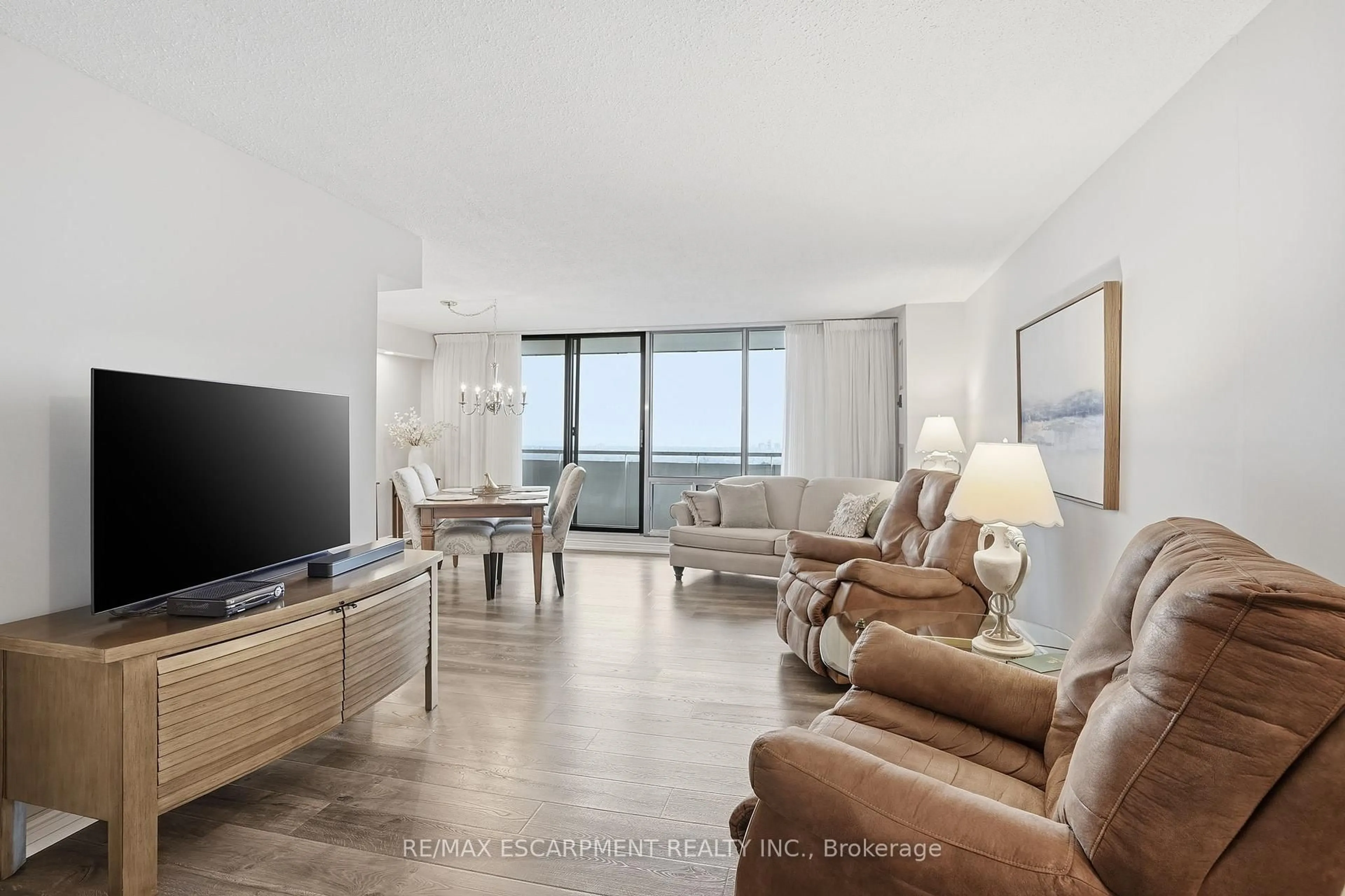 Living room with furniture, unknown for 2055 Upper Middle Rd #1405, Burlington Ontario L7P 3P4