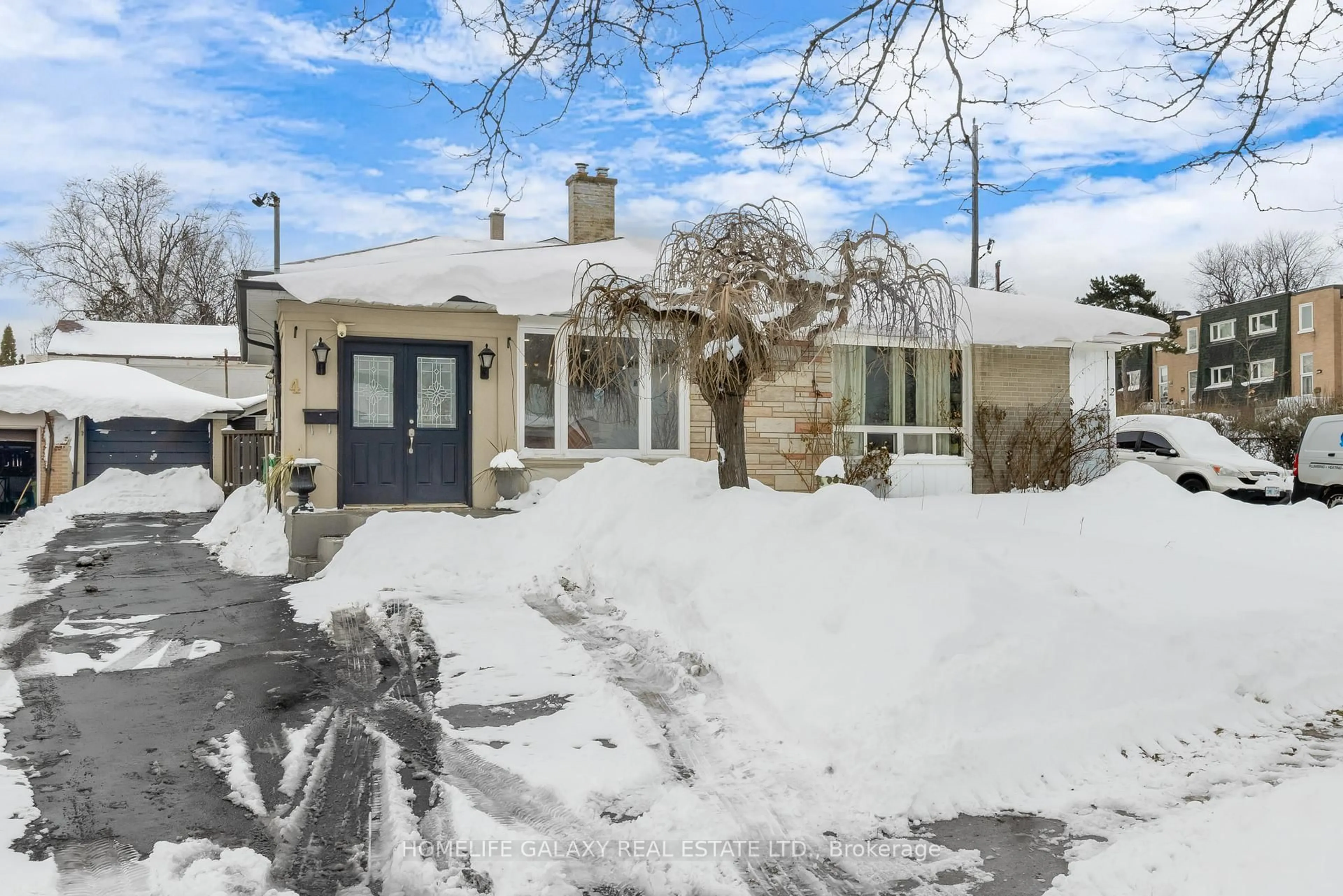 A pic from outside/outdoor area/front of a property/back of a property/a pic from drone, street for 4 Frankton Cres, Toronto Ontario M3J 1C1