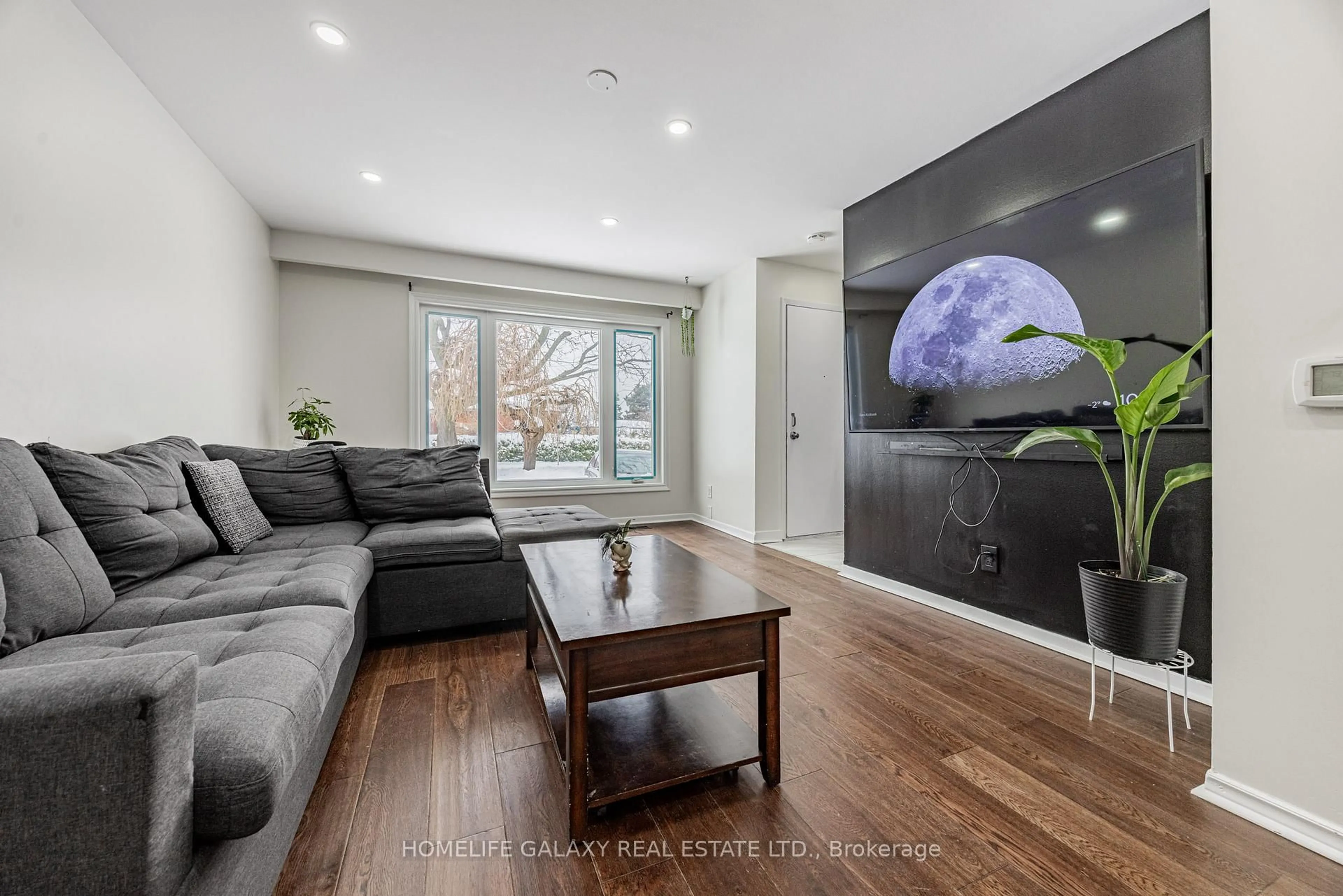 Living room with furniture, wood/laminate floor for 4 Frankton Cres, Toronto Ontario M3J 1C1