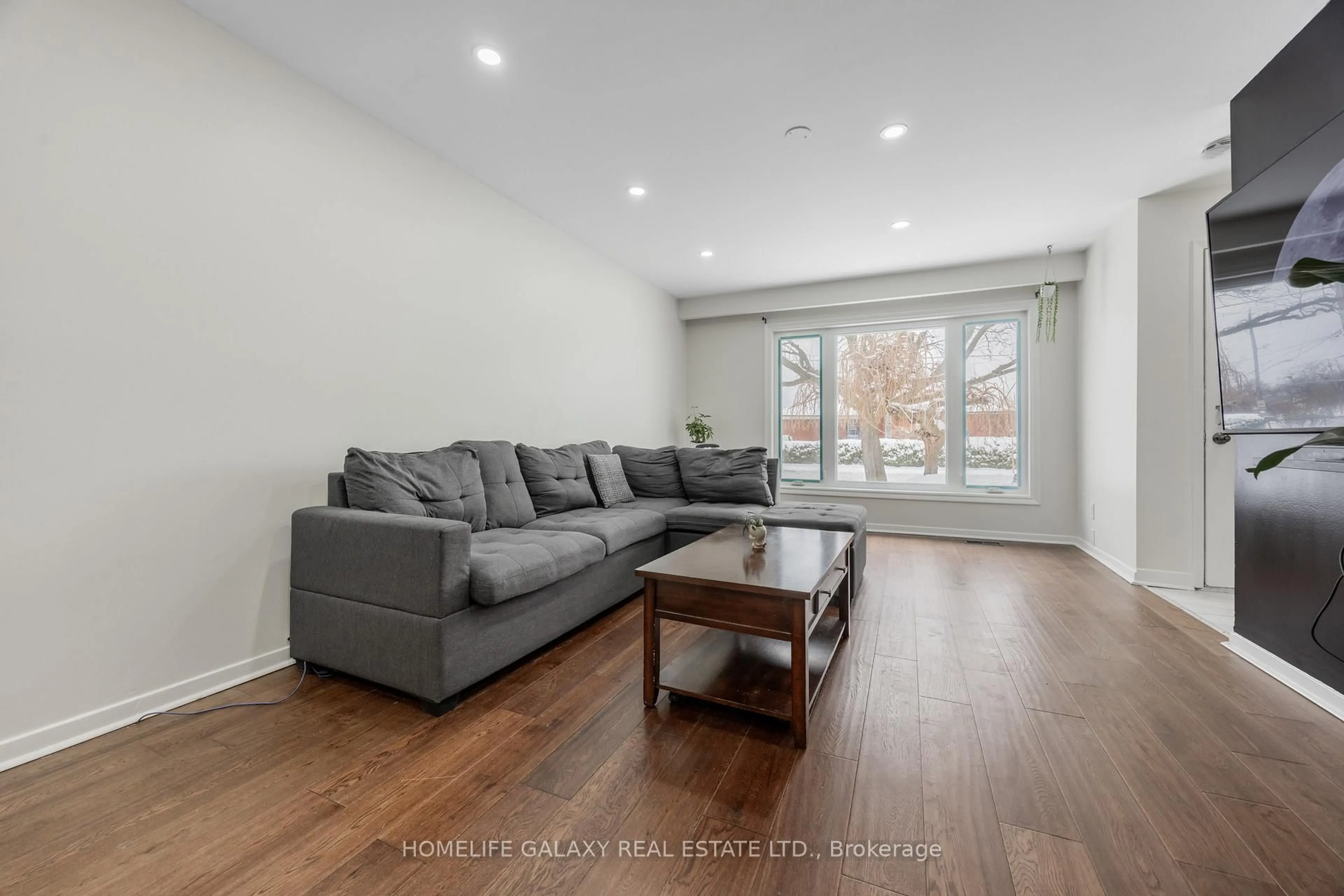 Living room with furniture, wood/laminate floor for 4 Frankton Cres, Toronto Ontario M3J 1C1