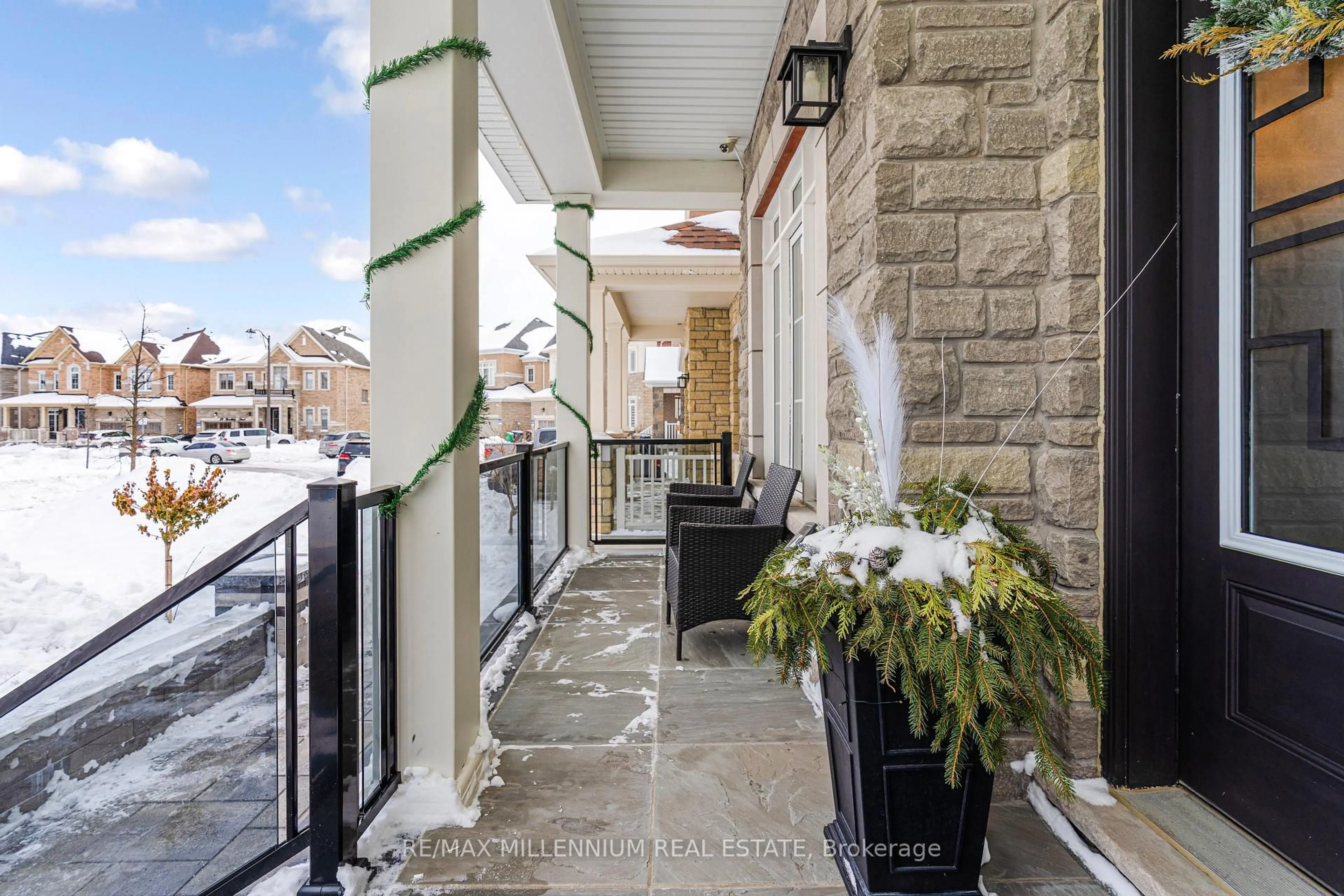 Patio, street for 9 Moonstruck St, Caledon Ontario L7C 4G3