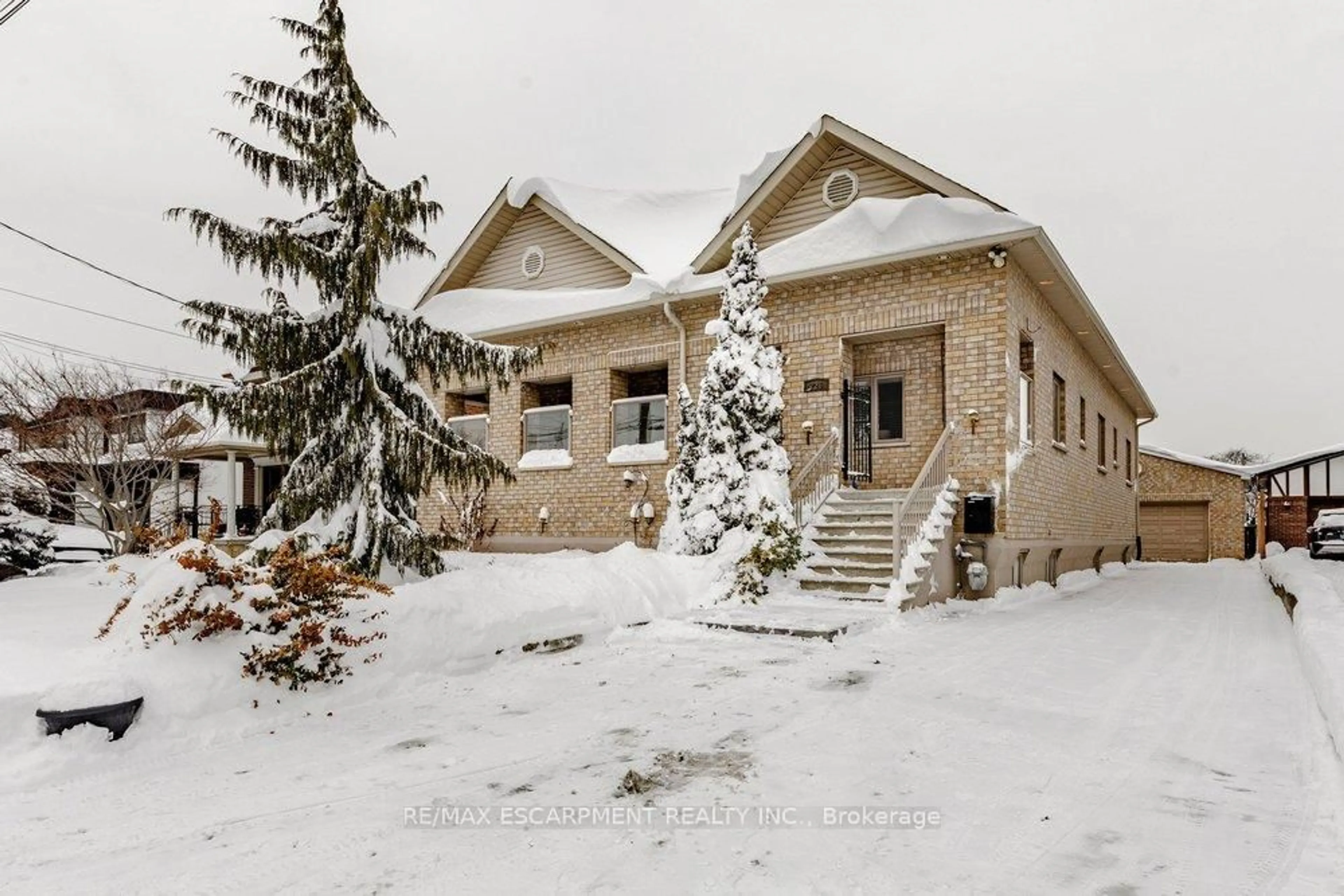 Unknown for 226 Queenslea Ave, Toronto Ontario M9N 2L6