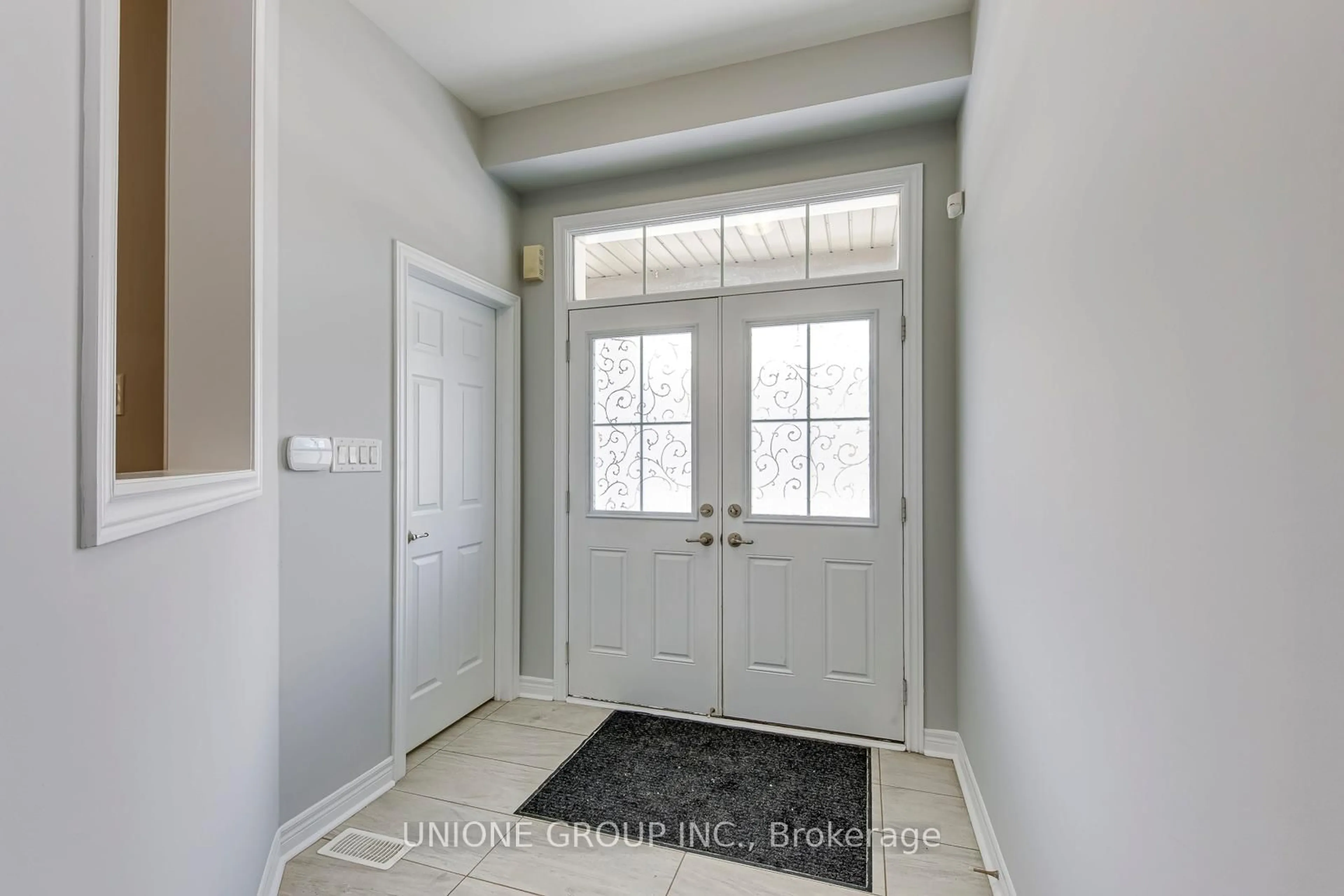 Indoor entryway for 218 Jessie Caverhill Pass, Oakville Ontario L6M 0Z6