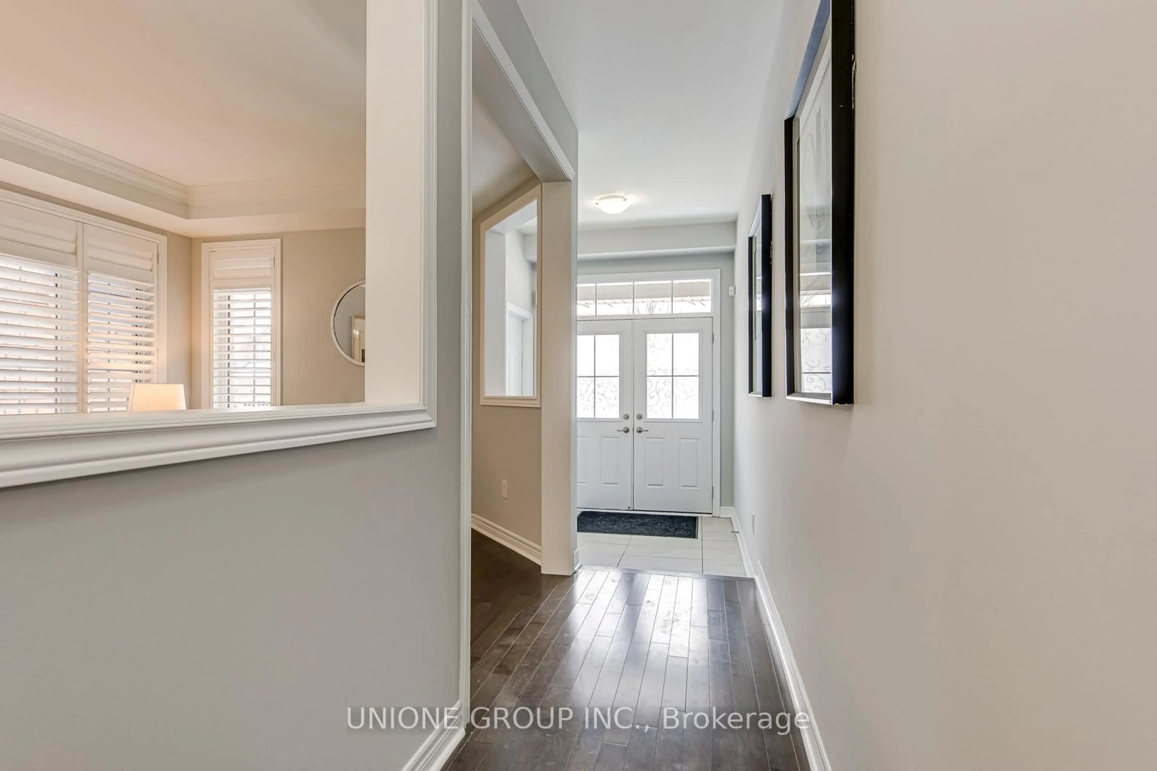 Indoor entryway for 218 Jessie Caverhill Pass, Oakville Ontario L6M 0Z6