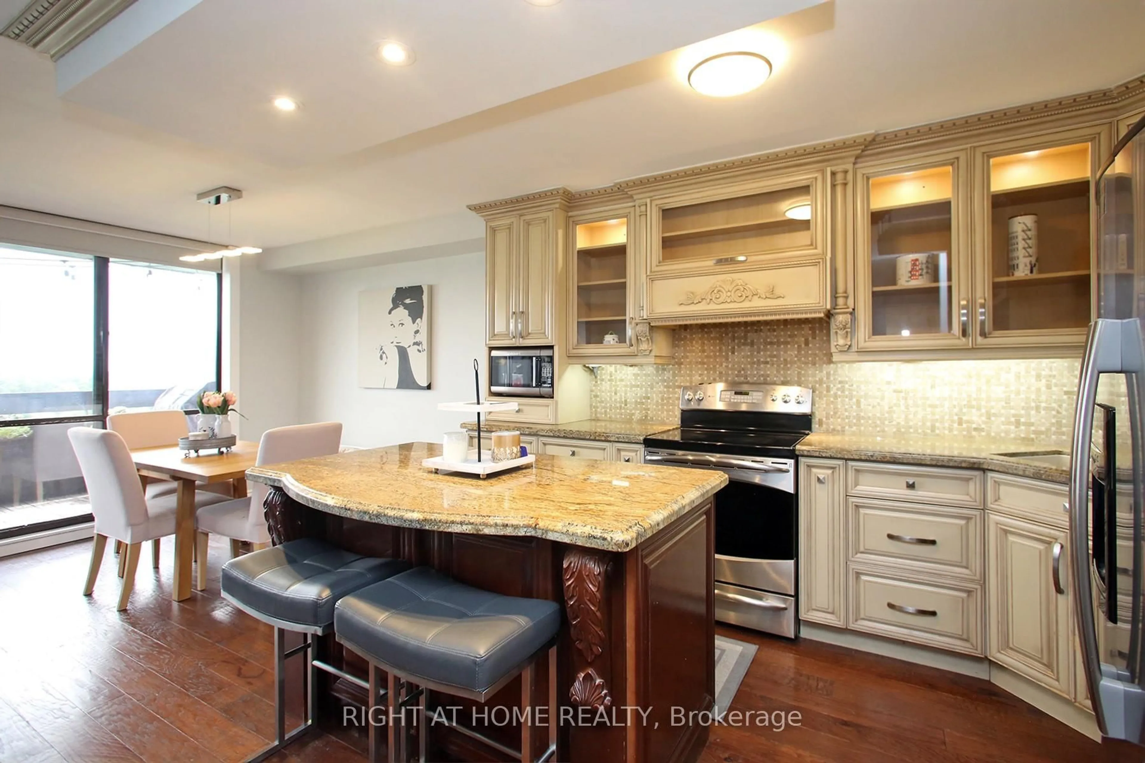 Open concept kitchen, ceramic/tile floor for 11 Wincott Dr #1508, Toronto Ontario M9R 2R9