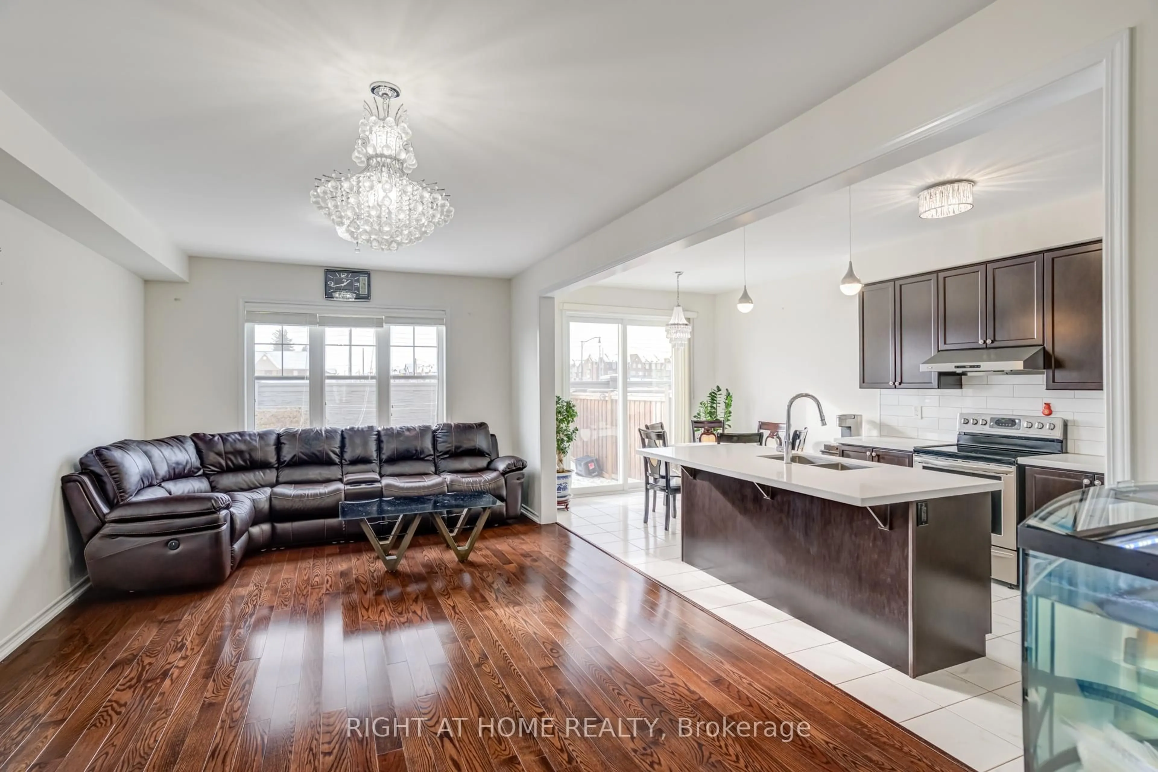 Open concept kitchen, unknown for 8 Callandar Rd, Brampton Ontario L7Z 4V1