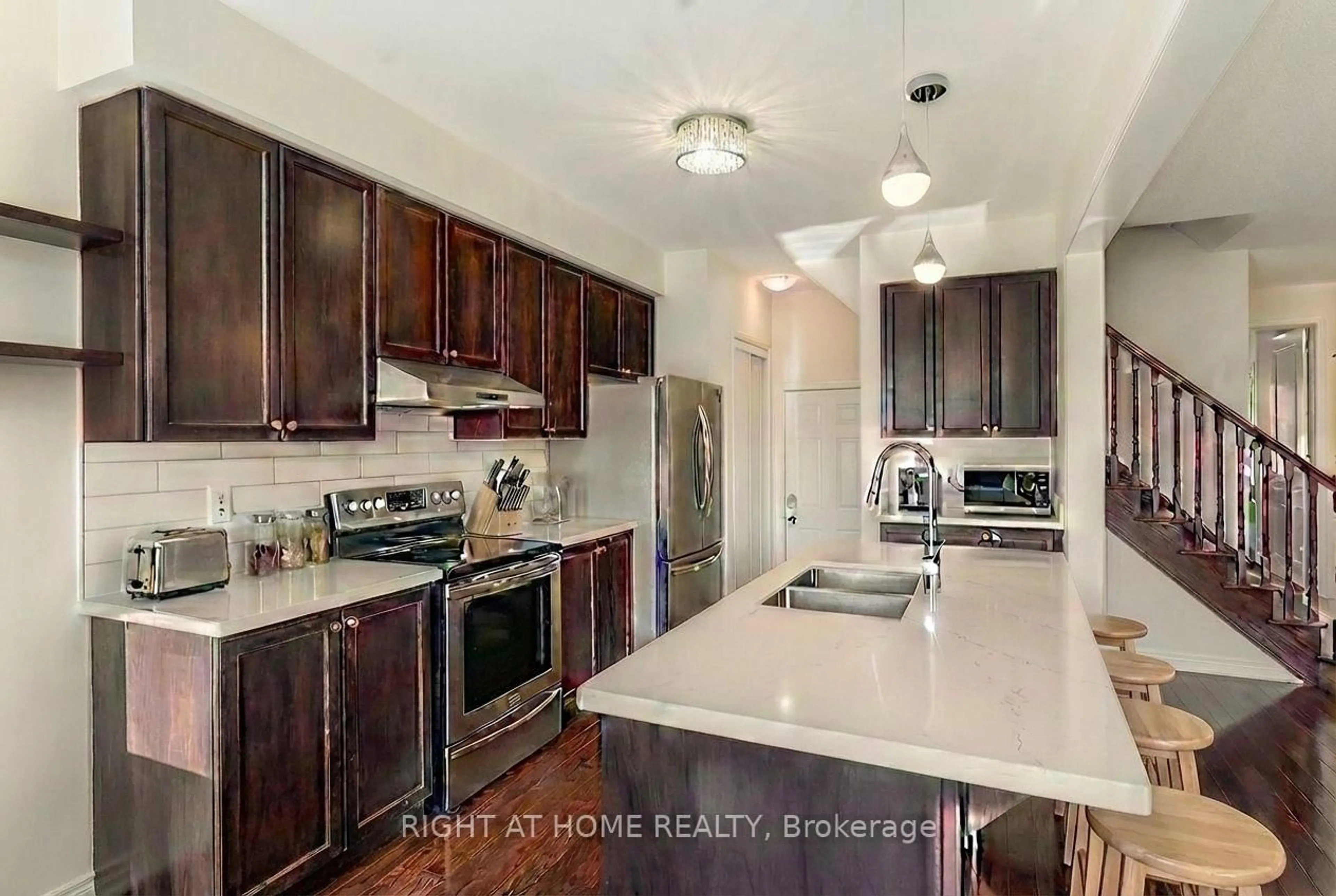 Open concept kitchen, ceramic/tile floor for 8 Callandar Rd, Brampton Ontario L7Z 4V1