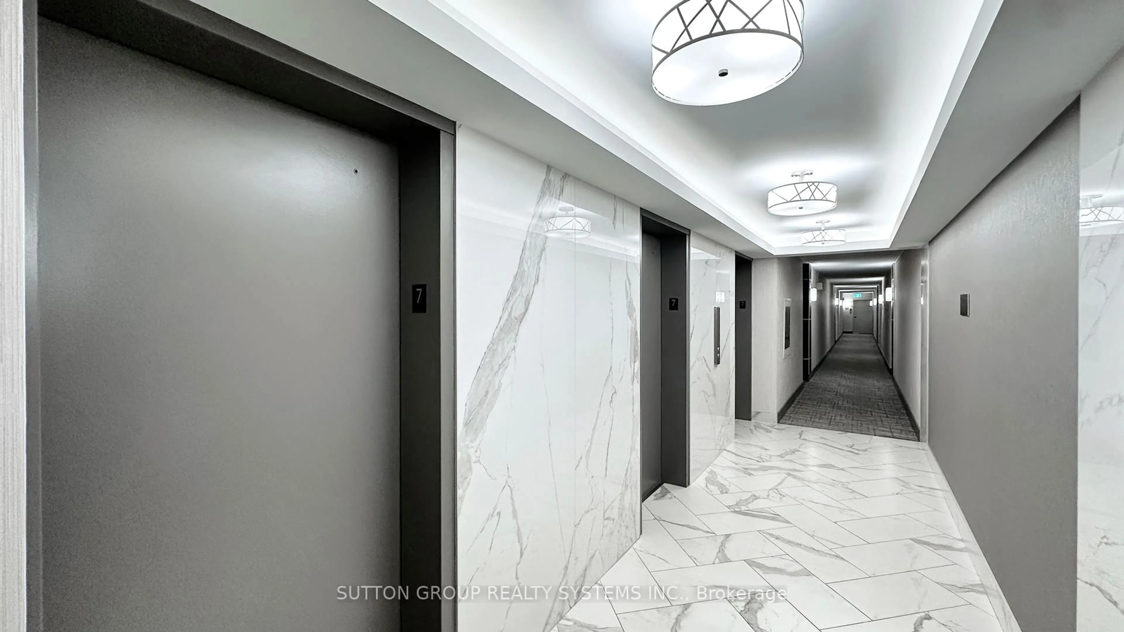 Indoor foyer for 270 Scarlett Rd #813, Toronto Ontario M6N 4X7