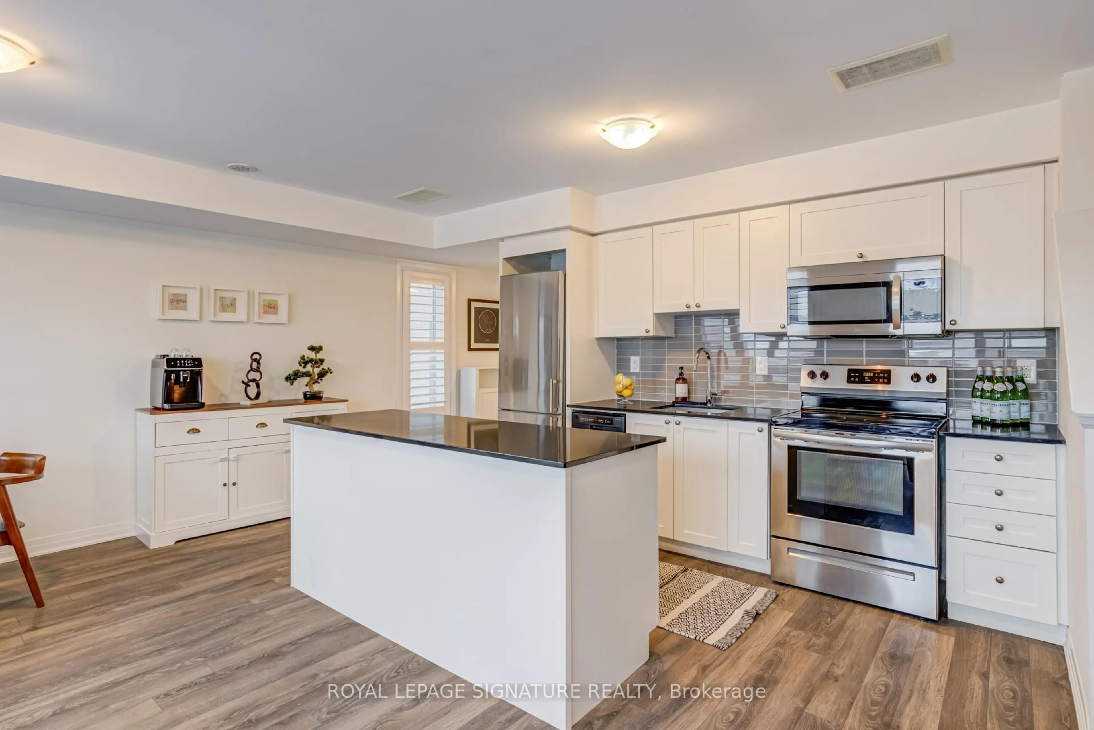 Open concept kitchen, unknown for 179 William Duncan Rd #4, Toronto Ontario M3K 0B7