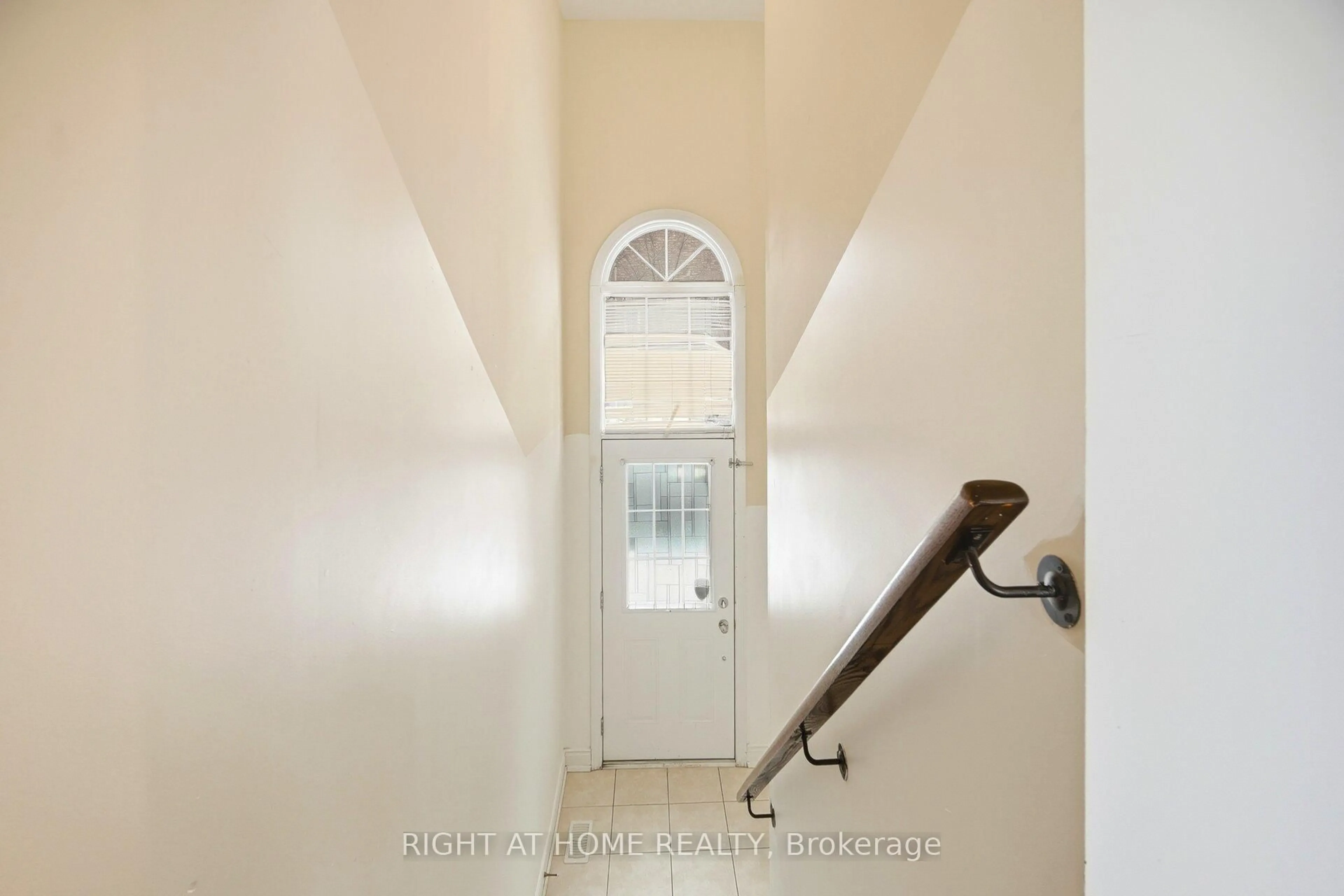 Unknown for 7114 Triumph Lane, Mississauga Ontario L5N 0C5