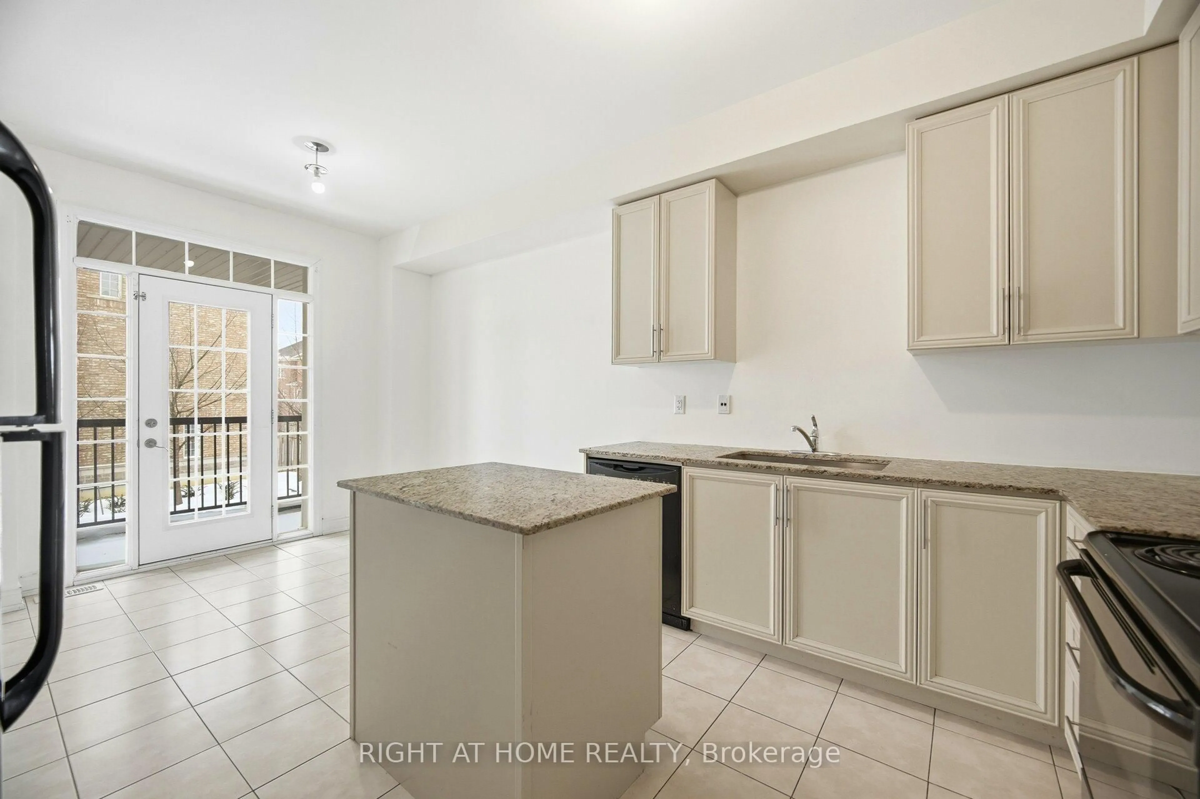 Standard kitchen, floor is not visible for 7114 Triumph Lane, Mississauga Ontario L5N 0C5