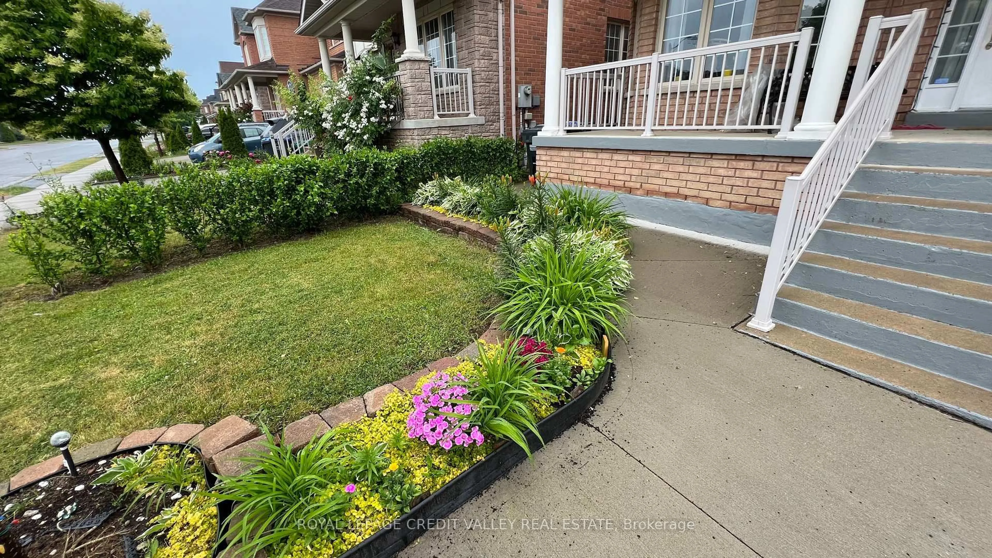 Unknown for 44 Australia Dr, Brampton Ontario L6R 3E8