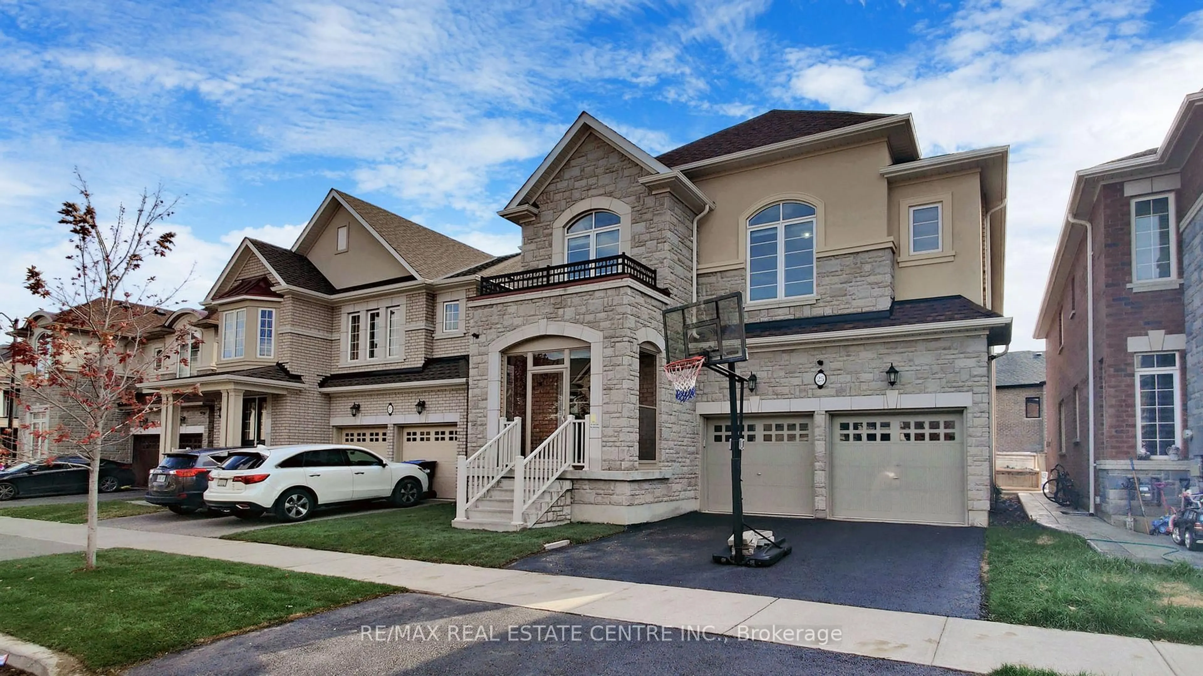 Home with brick exterior material, street for 25 Fann Dr, Brampton Ontario L7A 4L4