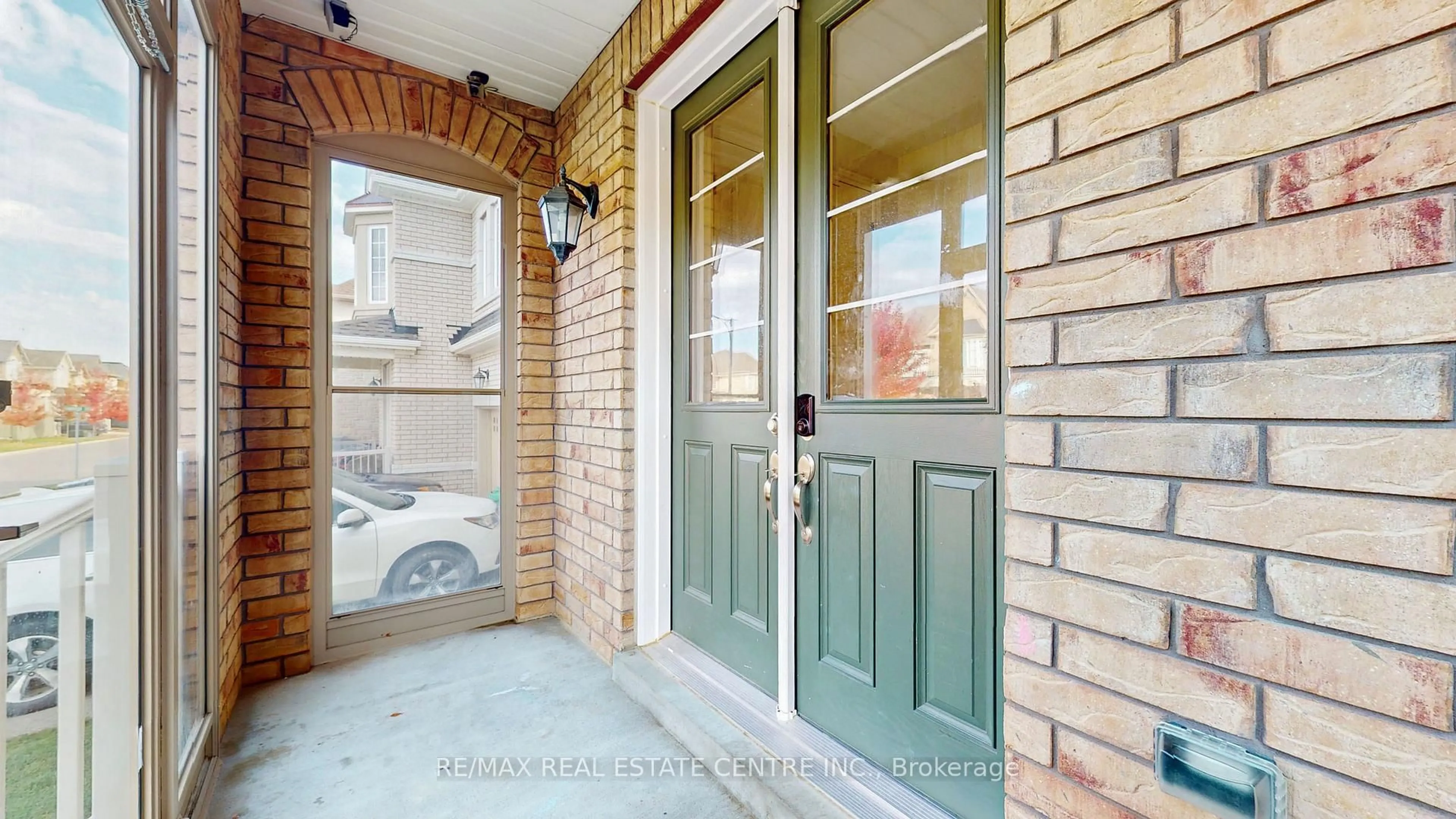 Indoor entryway for 25 Fann Dr, Brampton Ontario L7A 4L4