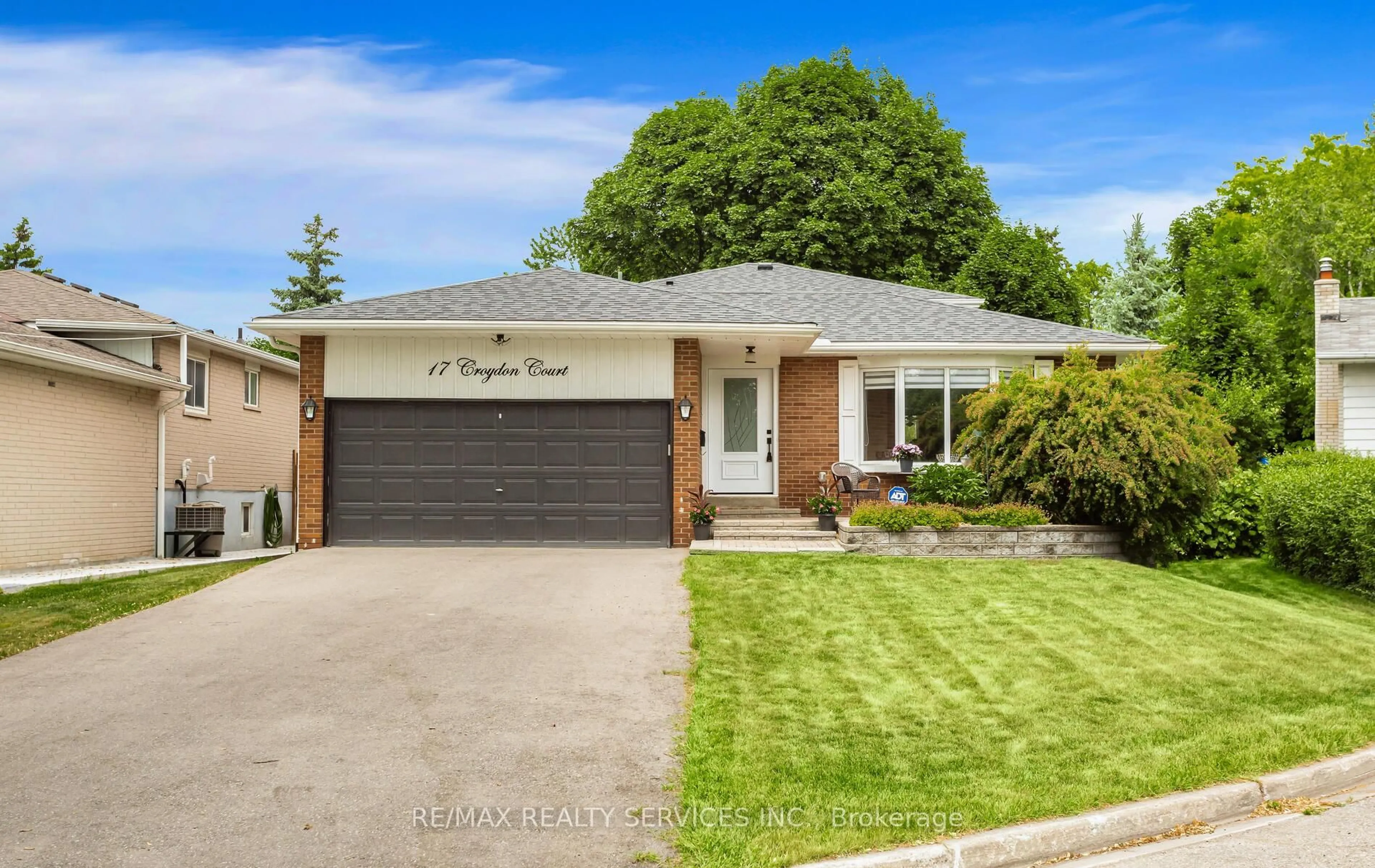 Home with brick exterior material, street for 17 Croydon Crt, Brampton Ontario L6T 1Y3