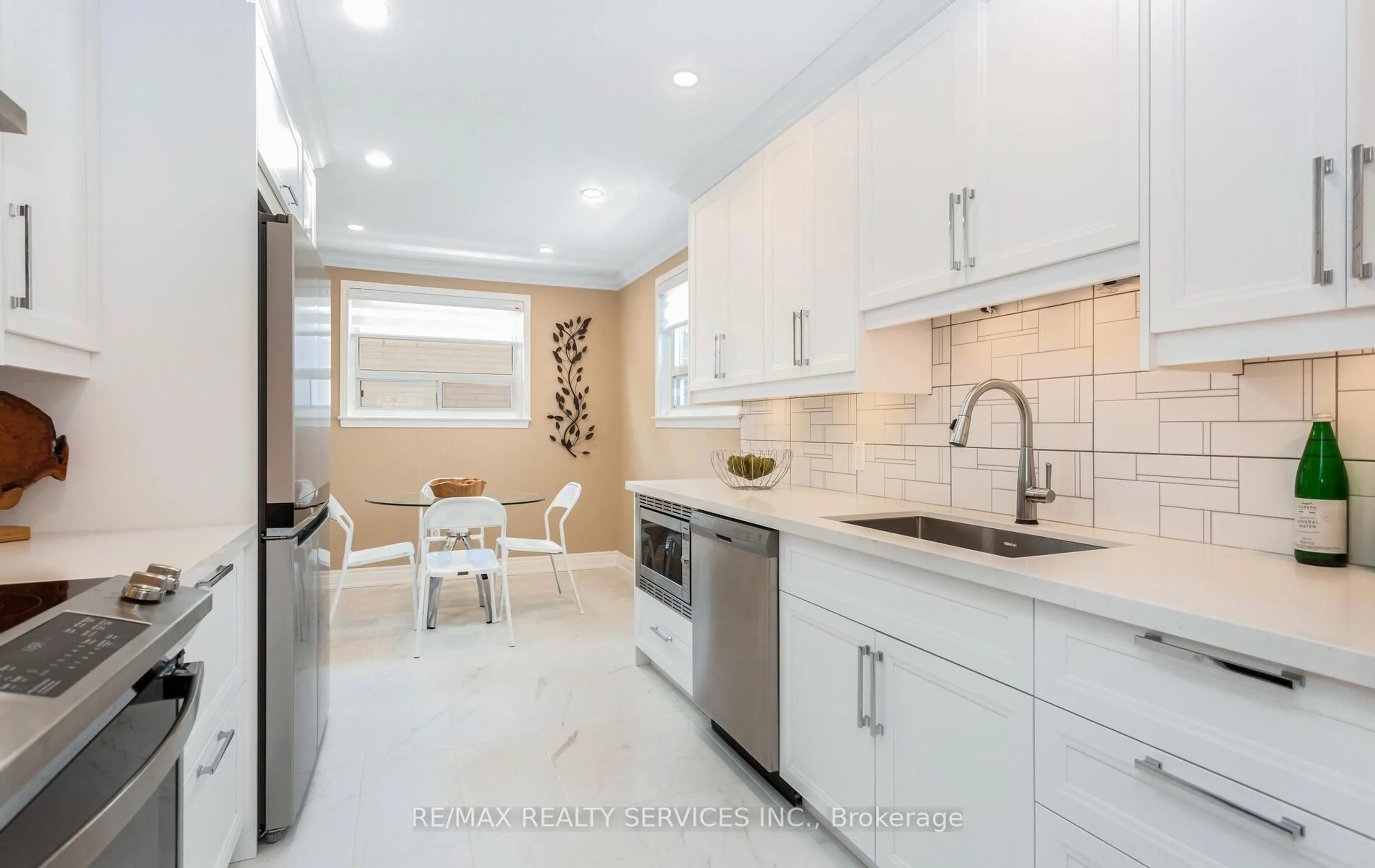 Unknown for 17 Croydon Crt, Brampton Ontario L6T 1Y3