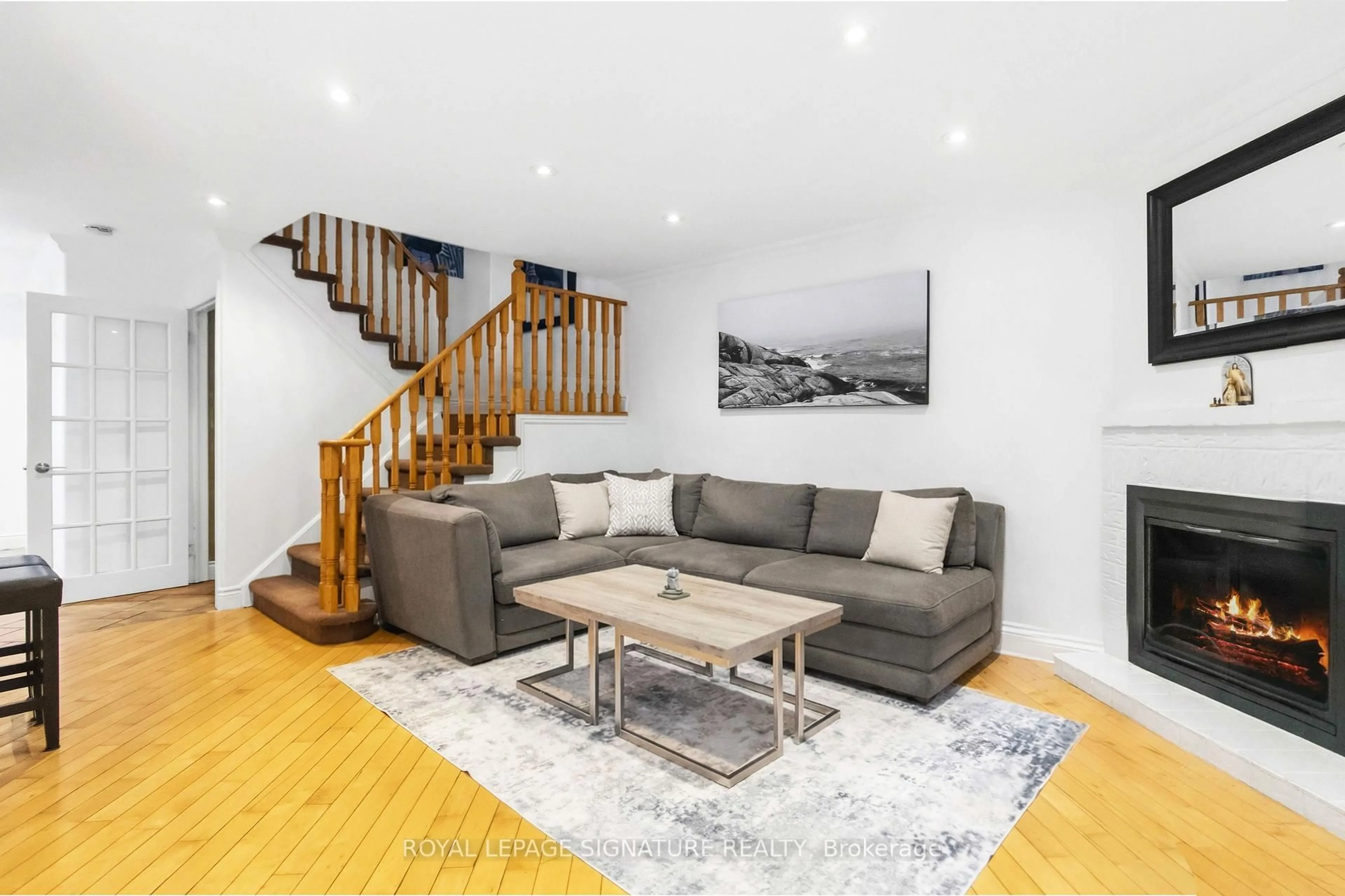 Living room with furniture, wood/laminate floor for 4281 Torino Cres, Mississauga Ontario L4W 3T4