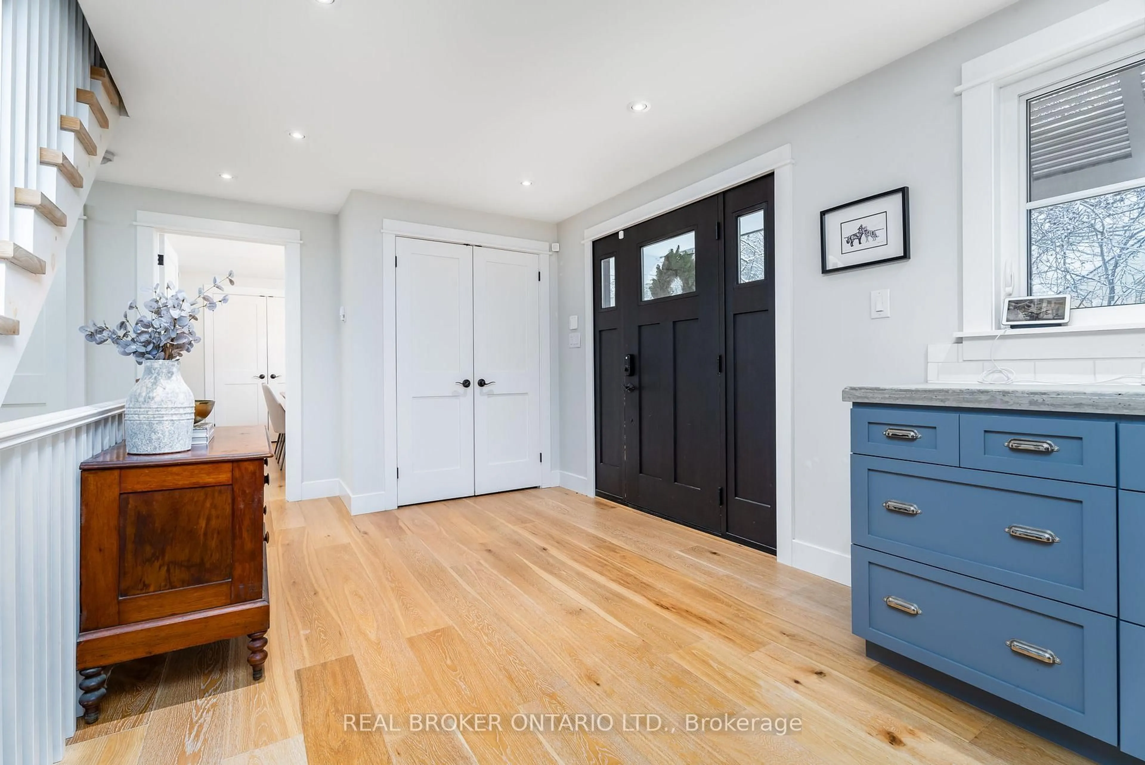 Indoor entryway for 17170 Old Main St, Caledon Ontario L7K 0E6