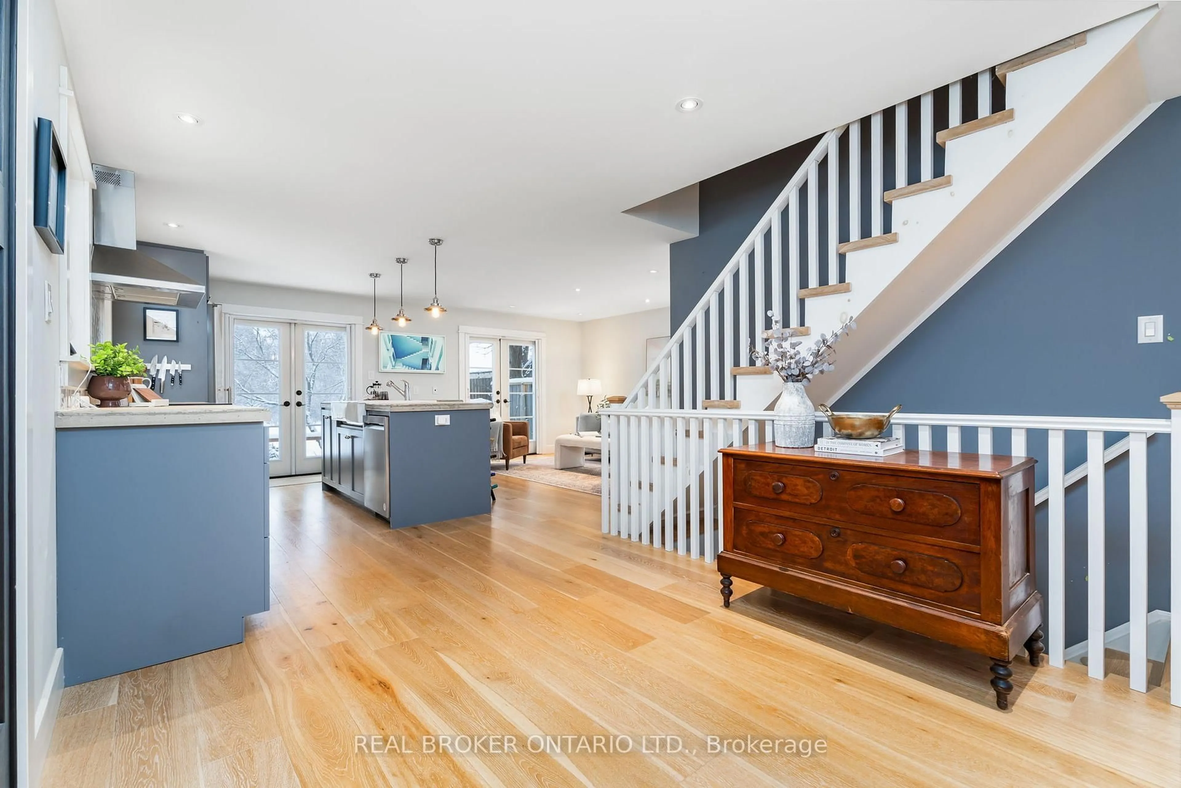 Open concept kitchen, wood/laminate floor for 17170 Old Main St, Caledon Ontario L7K 0E6