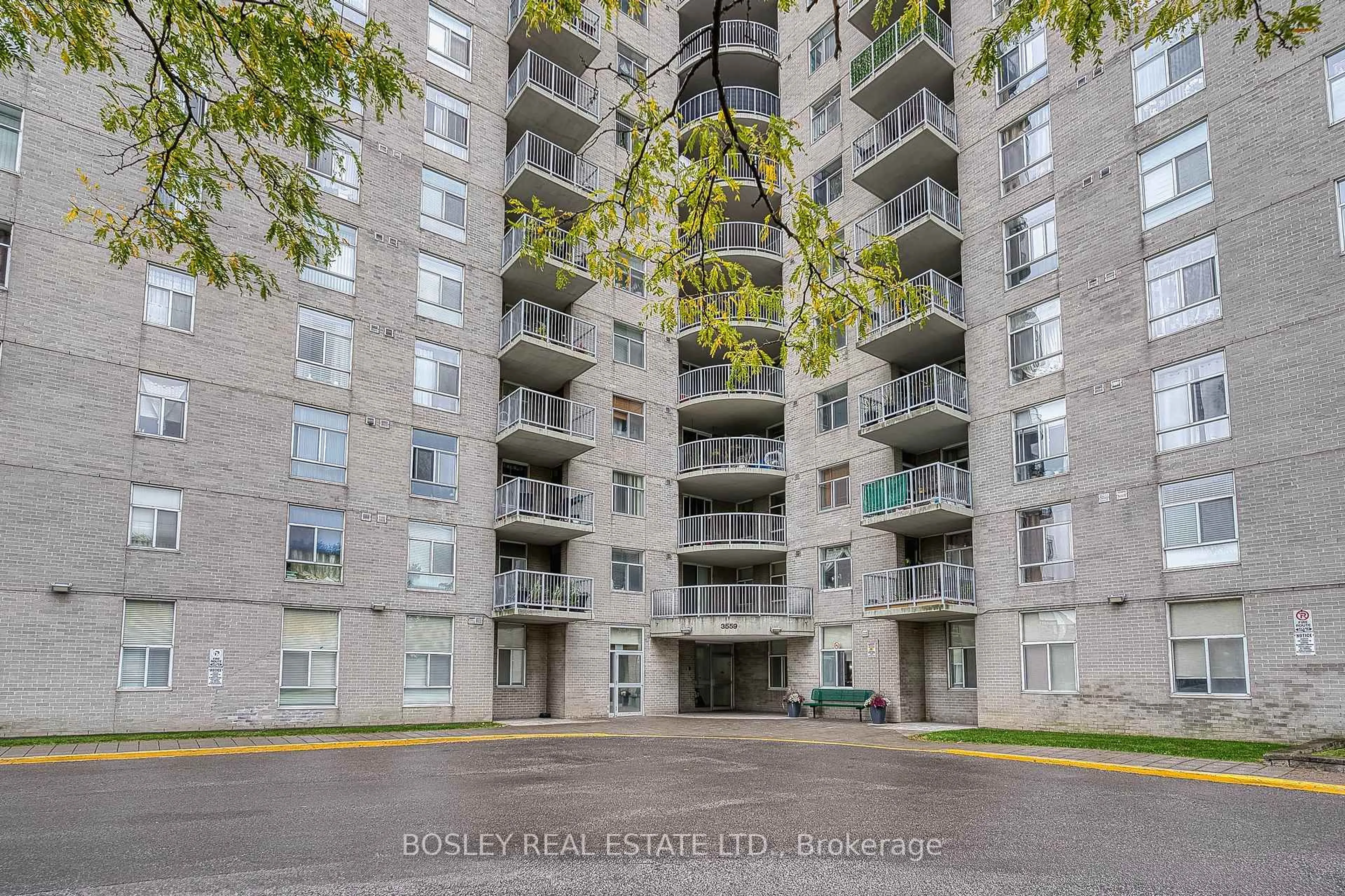 A pic from outside/outdoor area/front of a property/back of a property/a pic from drone, unknown for 3559 Eglinton Ave #1106, Toronto Ontario M6M 5C6
