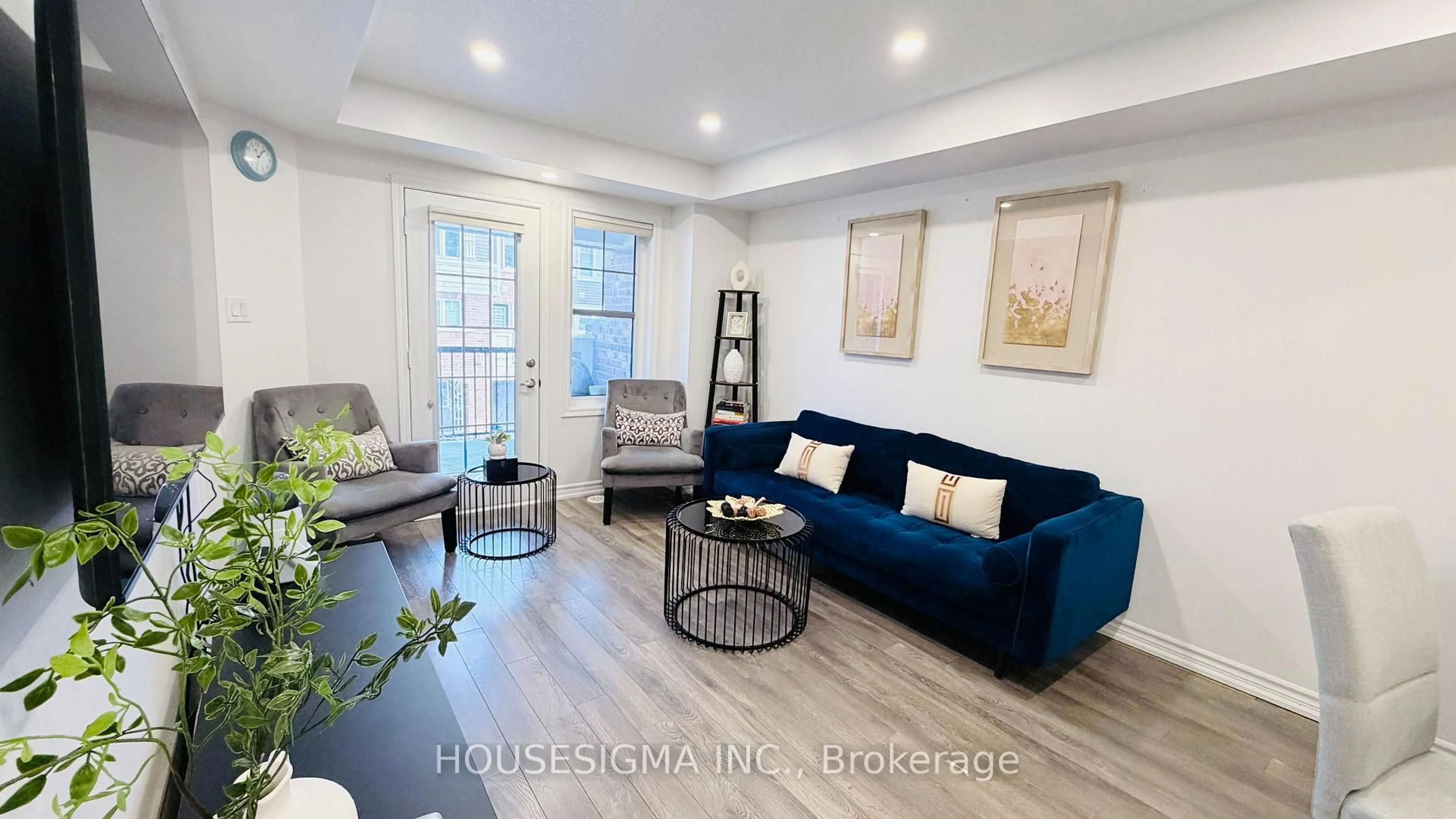 Living room with furniture, wood/laminate floor for 1222 Rose Way #50, Milton Ontario L9E 1P1