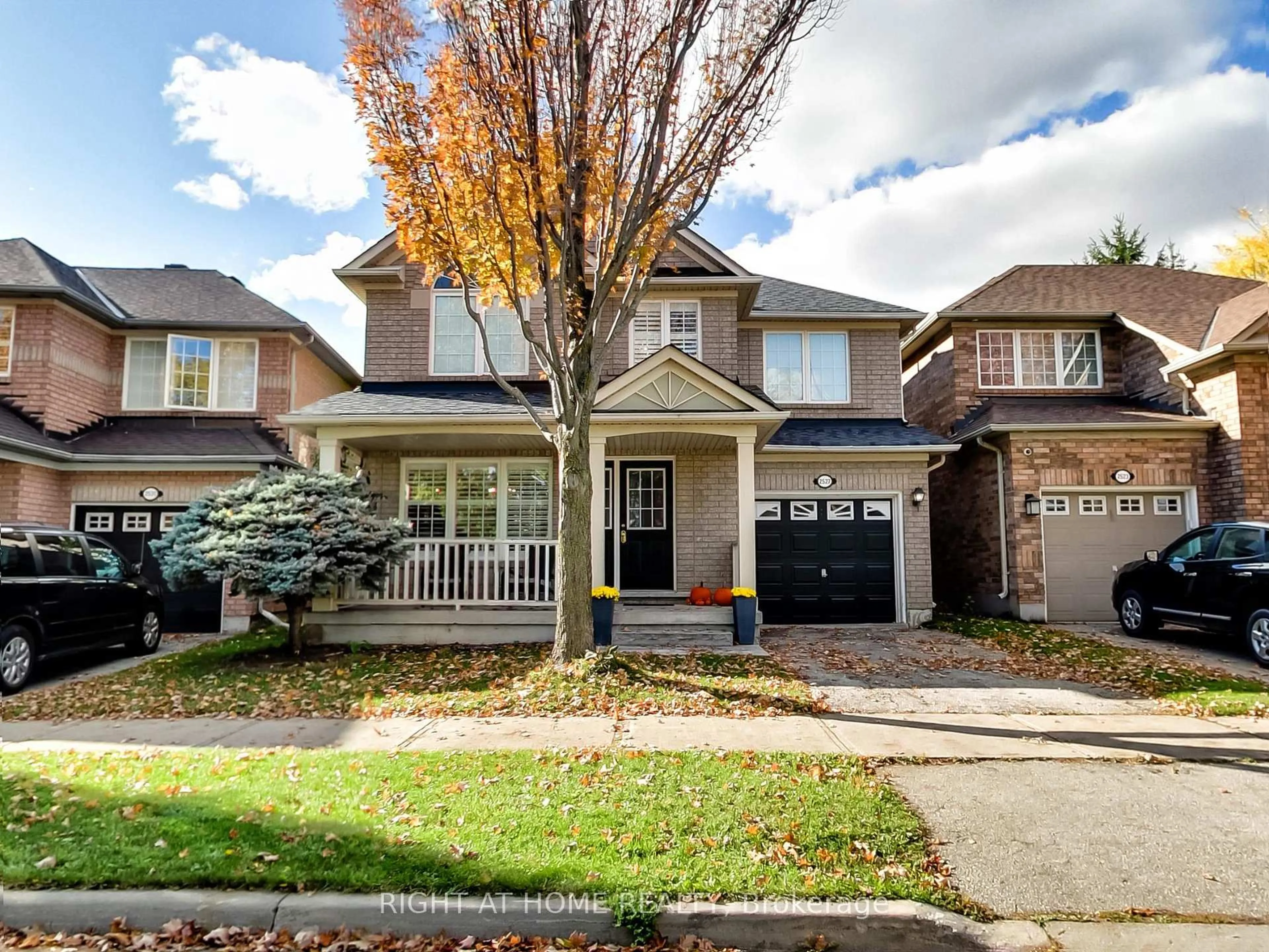 Home with brick exterior material, street for 2527 Nettlecreek Cres, Oakville Ontario L6M 4C1
