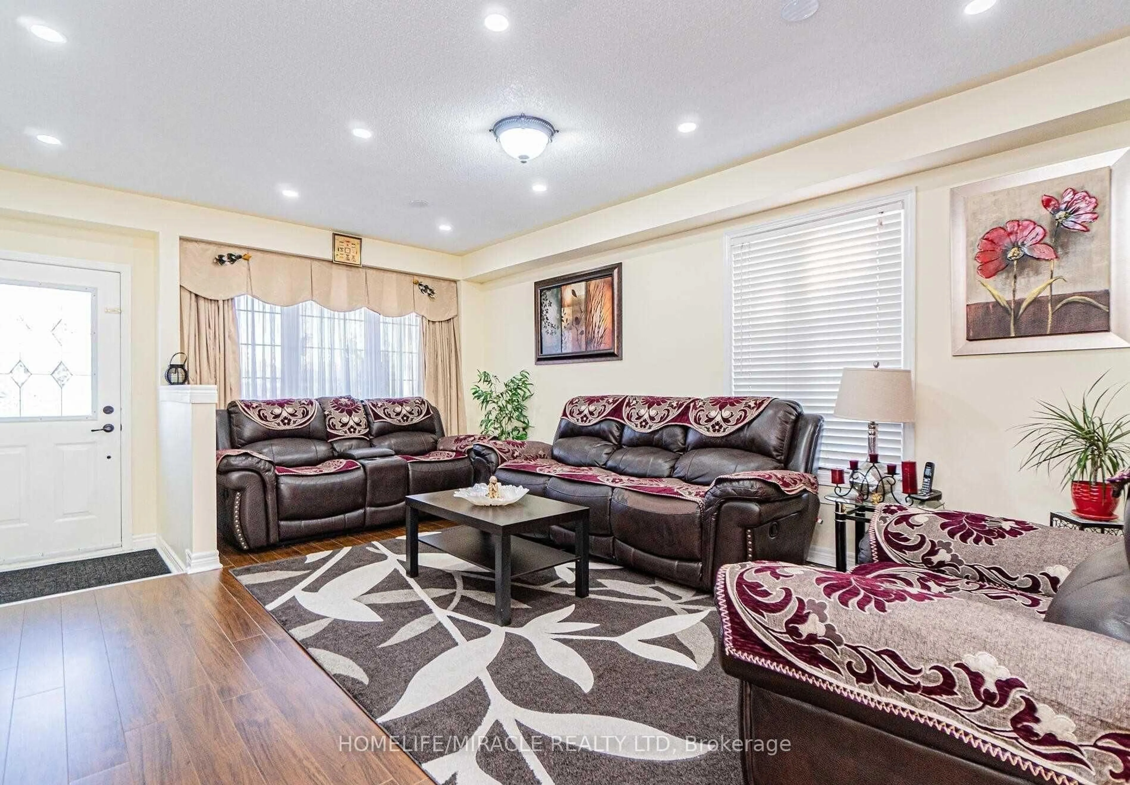 Living room with furniture, unknown for 76 Starhill Cres, Brampton Ontario L6R 2W1