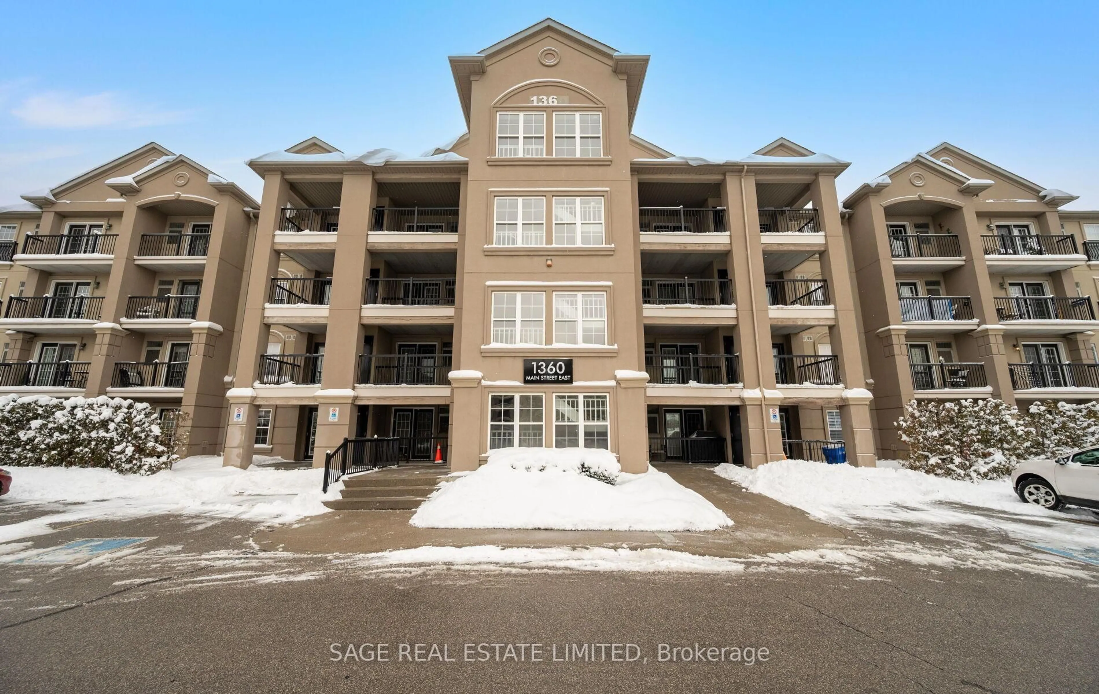 Indoor foyer for 1360 Main St #402, Milton Ontario L9T 7S5