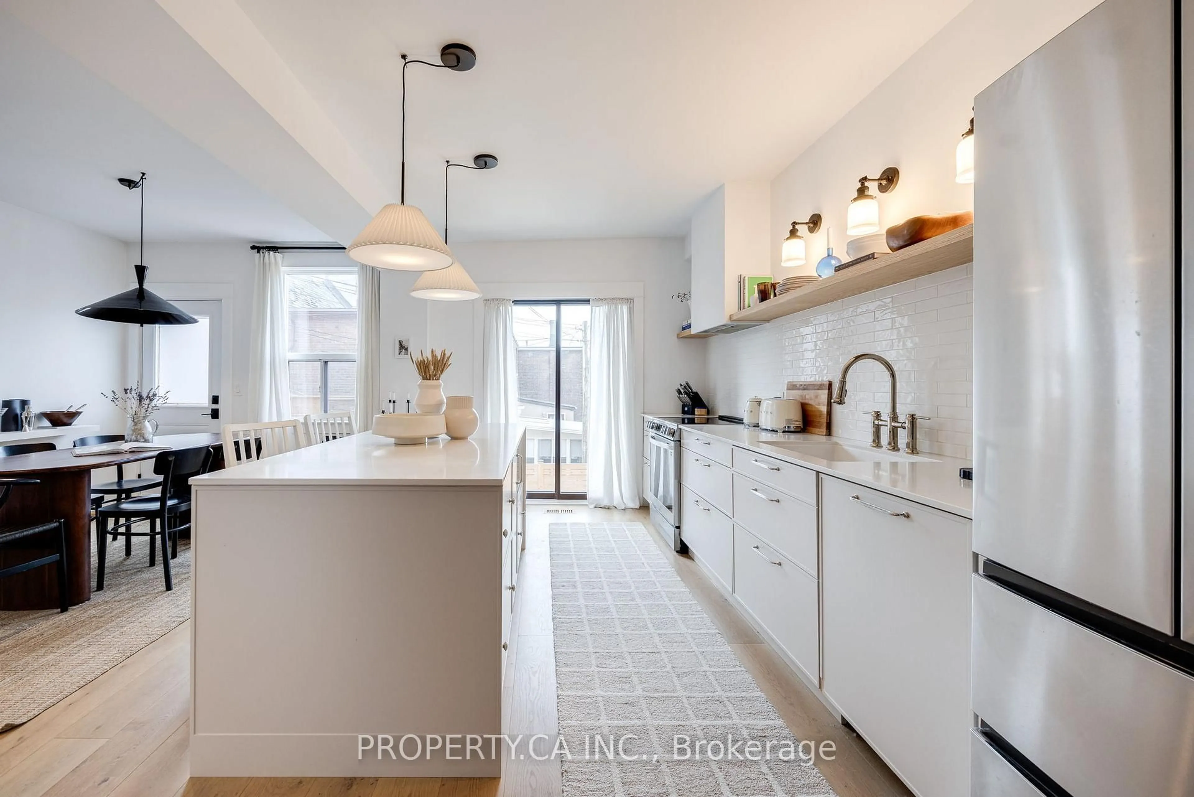 Open concept kitchen, ceramic/tile floor for 1287 Davenport Rd, Toronto Ontario M6H 2H3