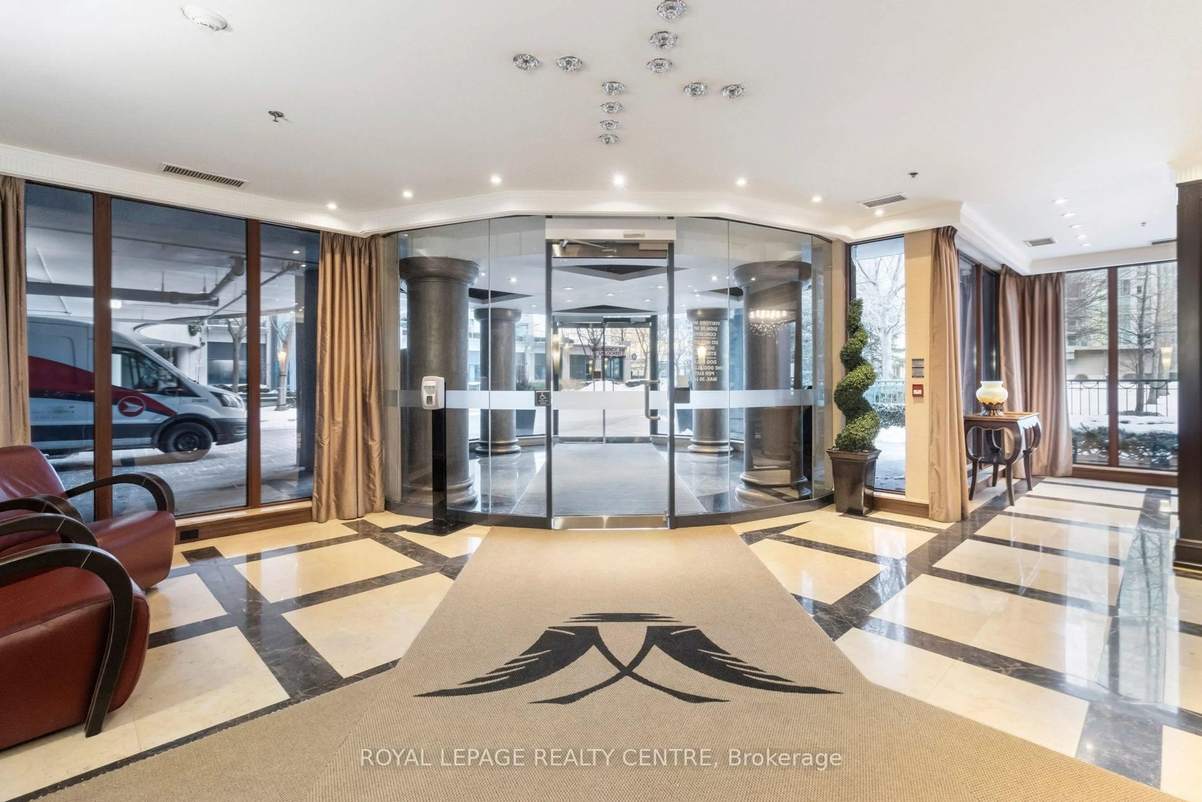 Indoor foyer for 2095 Lake Shore Blvd #220, Toronto Ontario M8V 4G4
