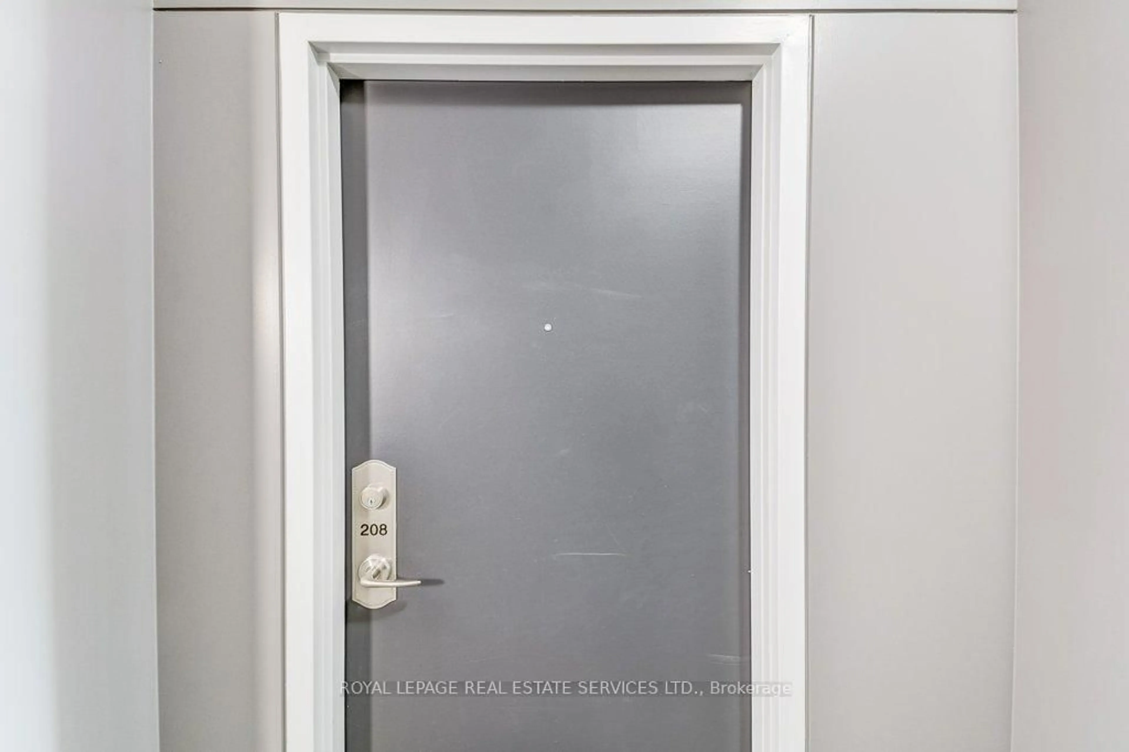 Indoor entryway for 70 Port St #208, Mississauga Ontario L5G 4V8