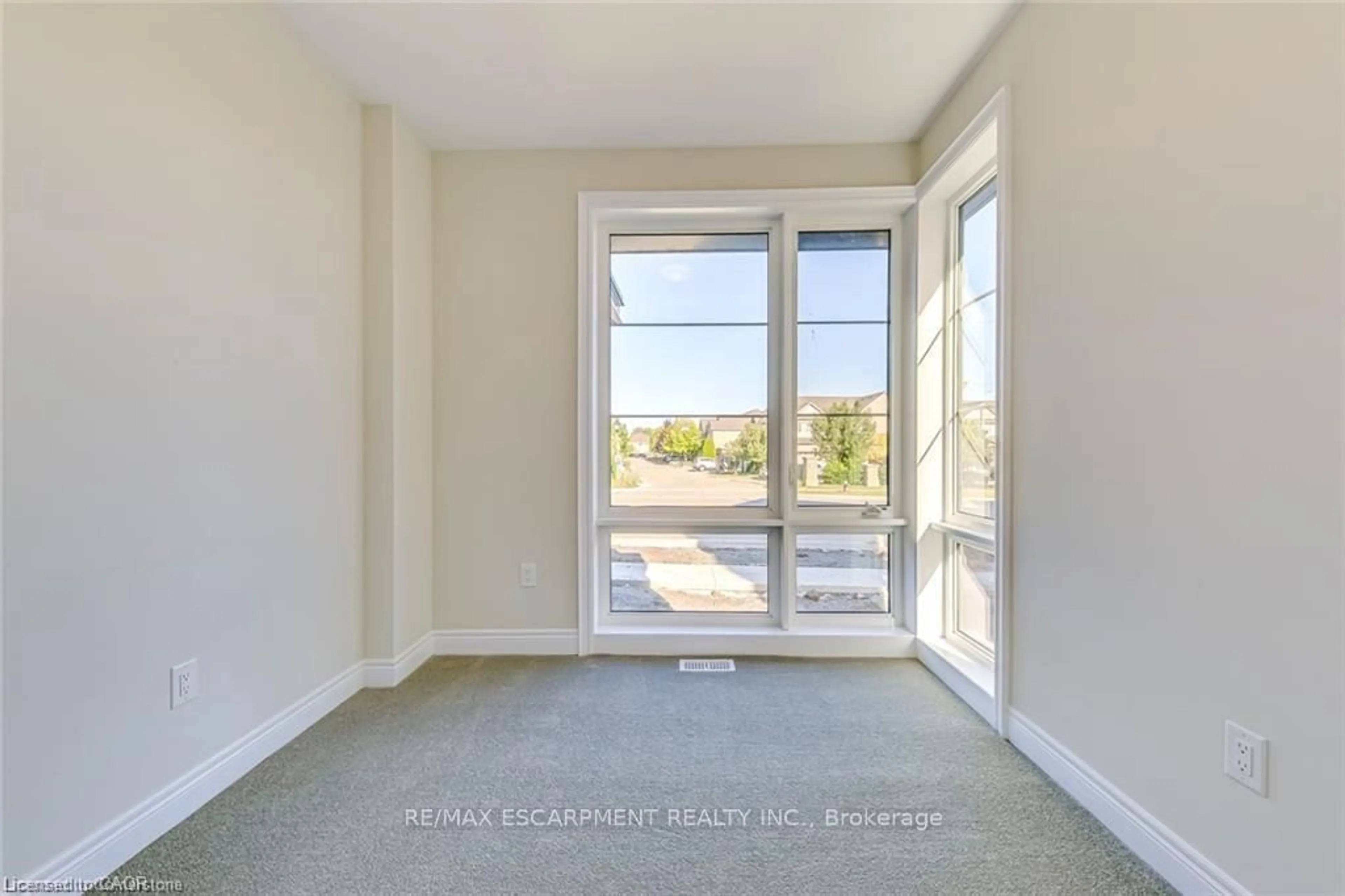 A pic of a room for 2273 Turnberry Rd #8, Burlington Ontario L7M 2B2