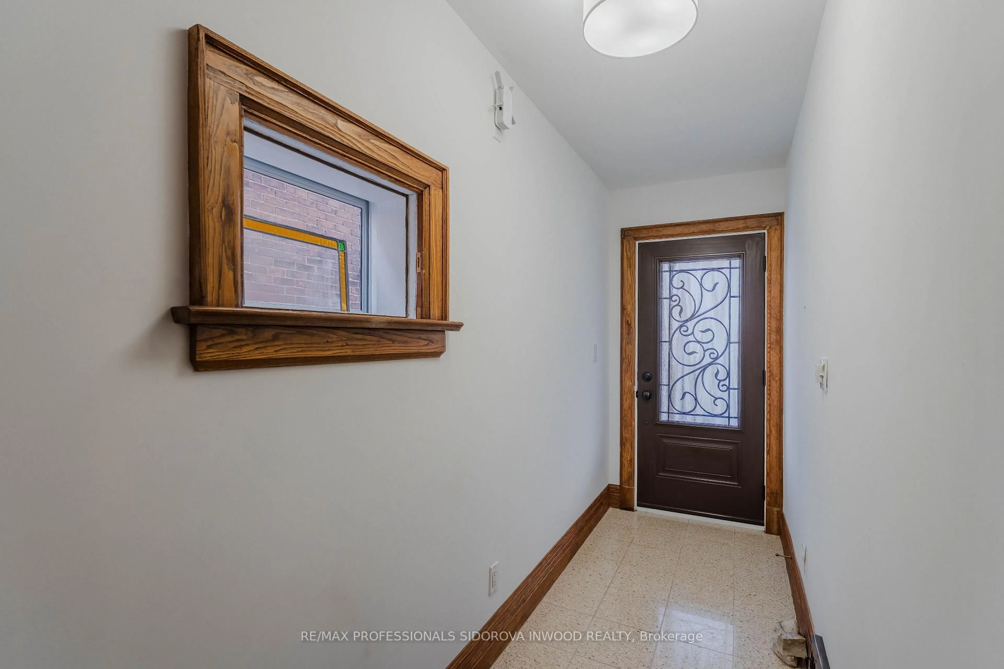 Indoor entryway for 11 Winfield Ave, Toronto Ontario M6S 2J7
