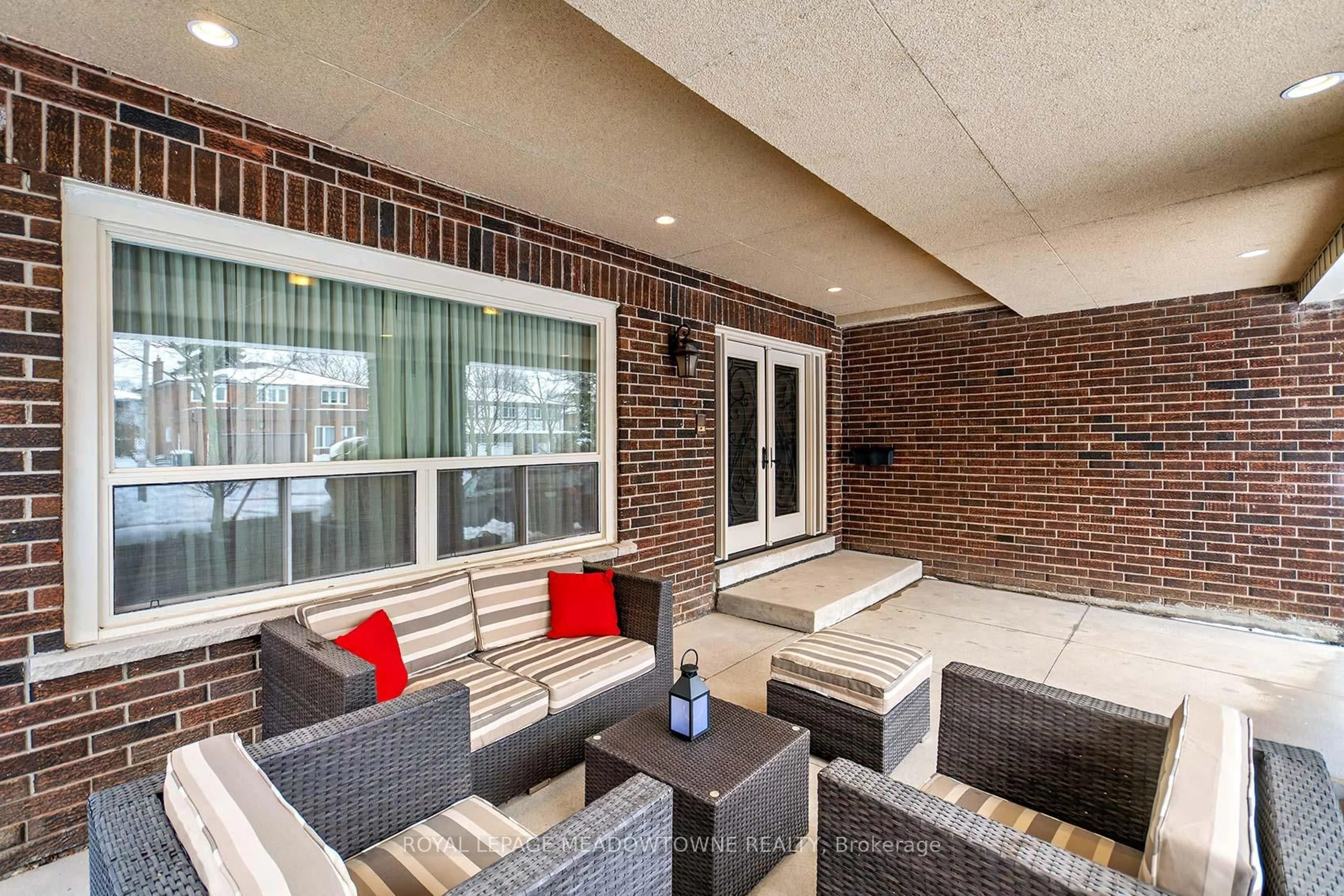 Patio, street for 2529 Claymore Cres, Mississauga Ontario L5C 3A2