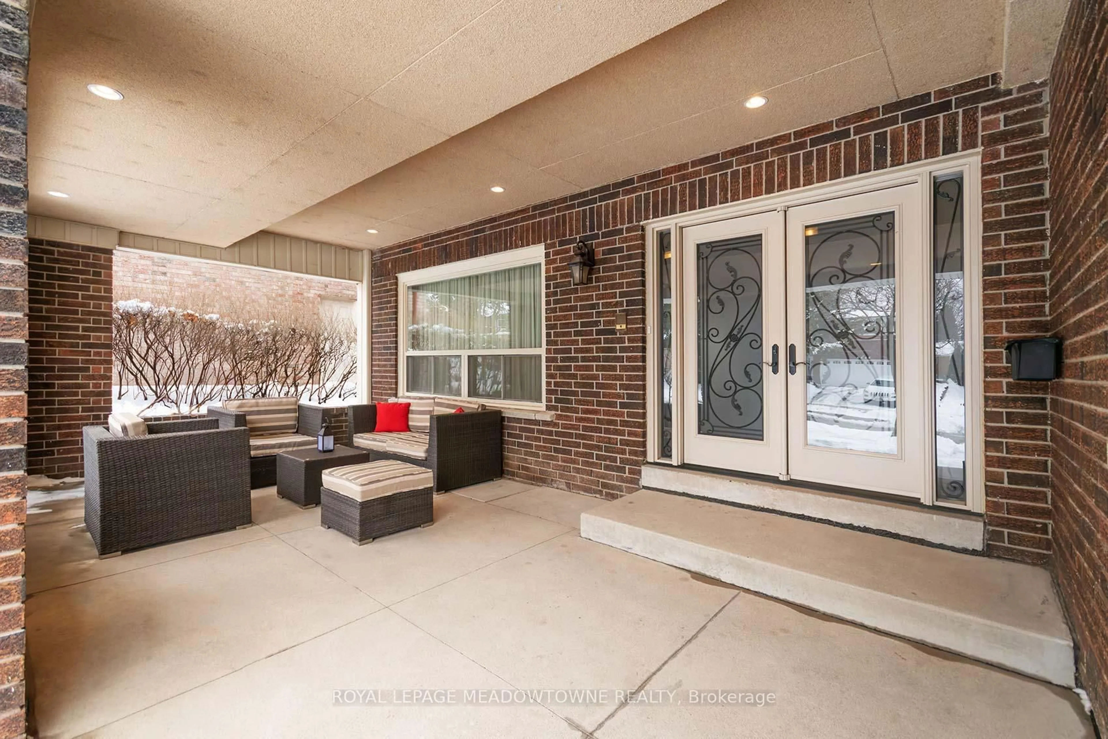 Unknown for 2529 Claymore Cres, Mississauga Ontario L5C 3A2