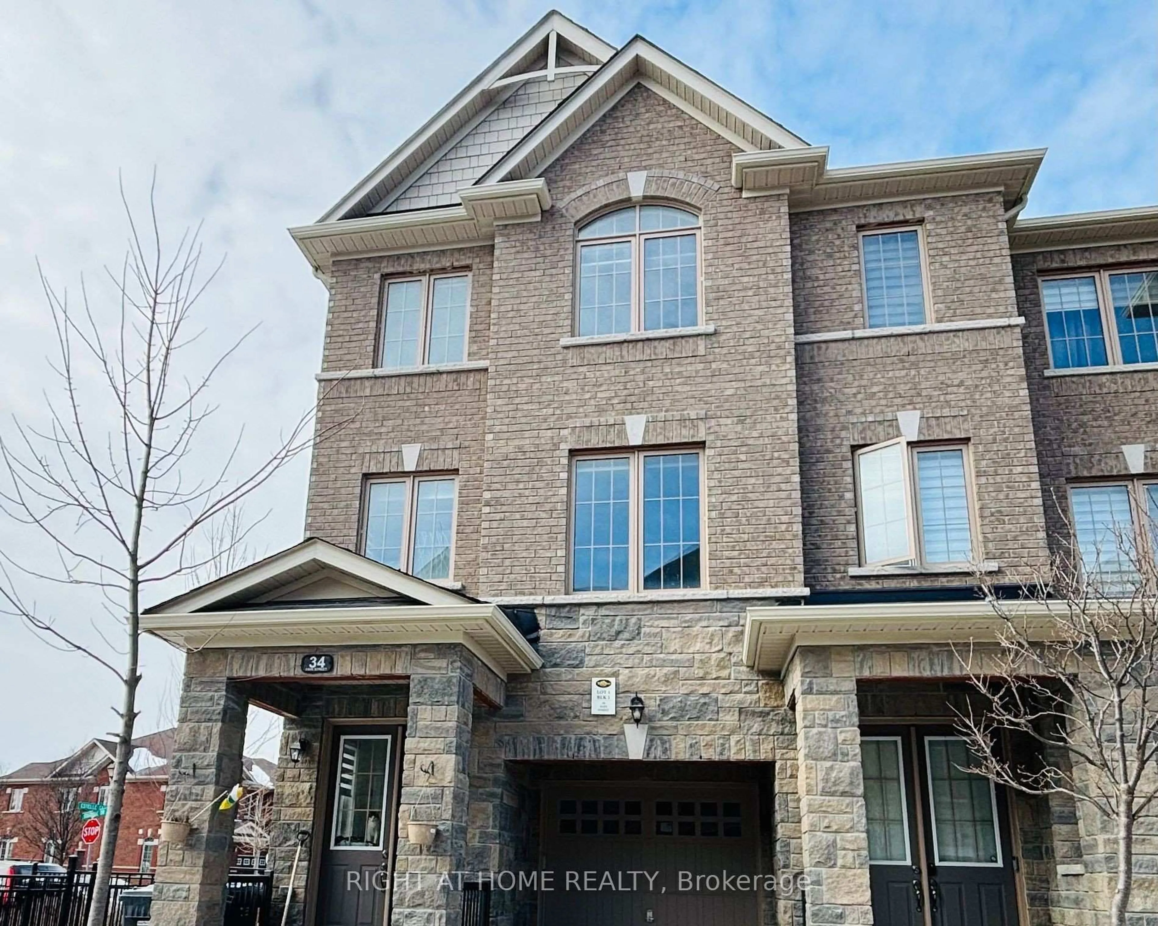 Home with brick exterior material, building for 34 Faye St, Brampton Ontario L6P 4M9