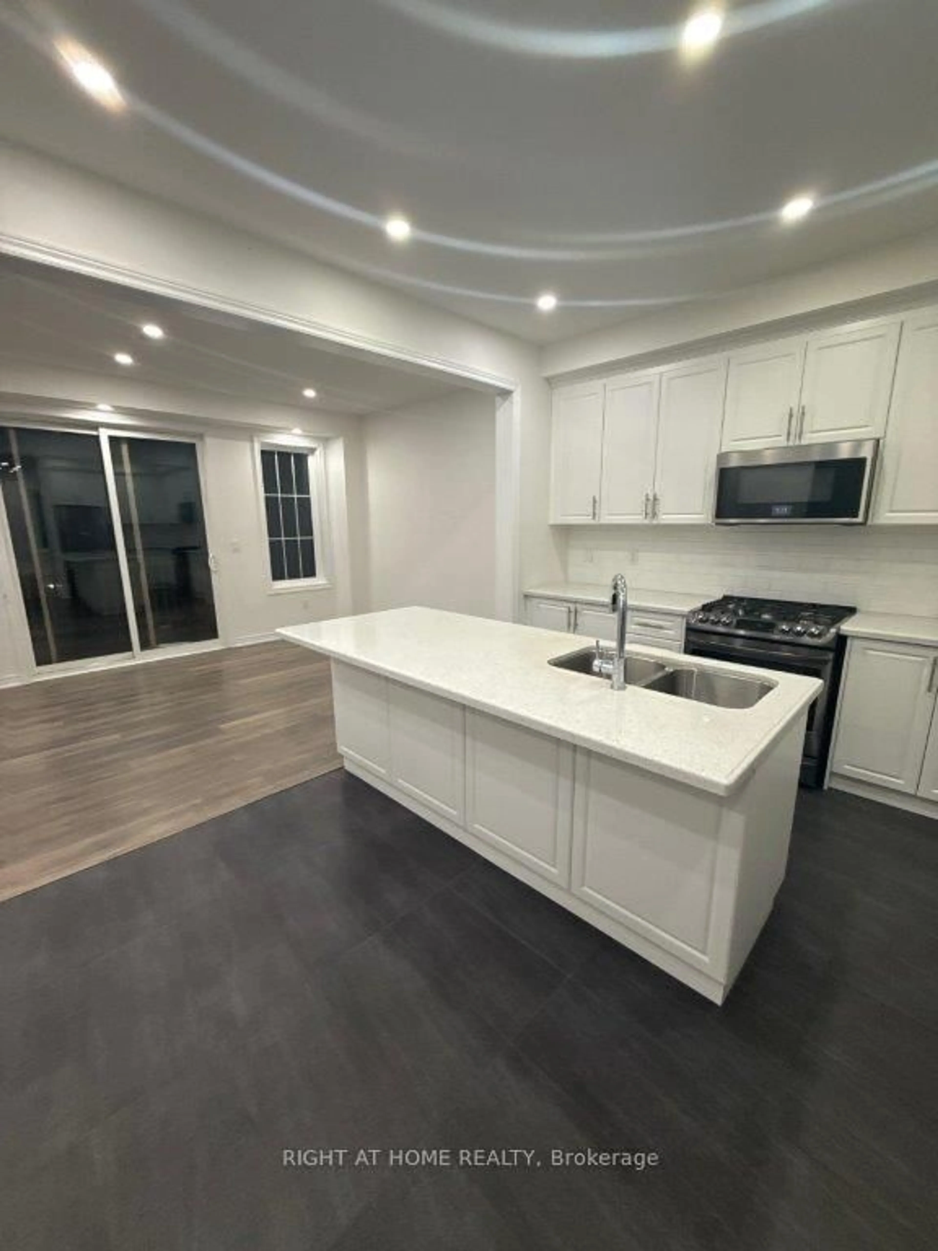 Open concept kitchen, ceramic/tile floor for 34 Faye St, Brampton Ontario L6P 4M9