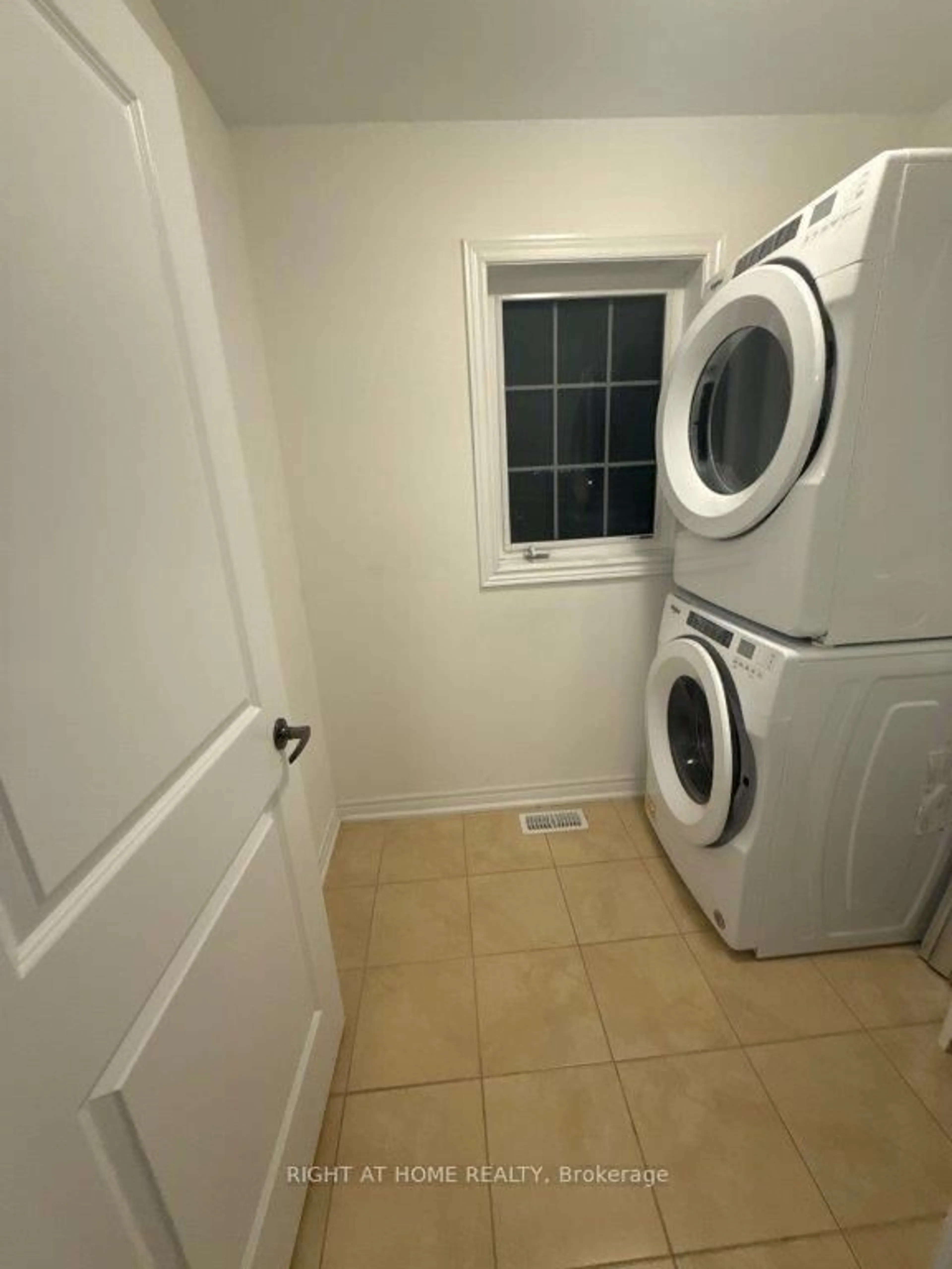 Laundry room for 34 Faye St, Brampton Ontario L6P 4M9