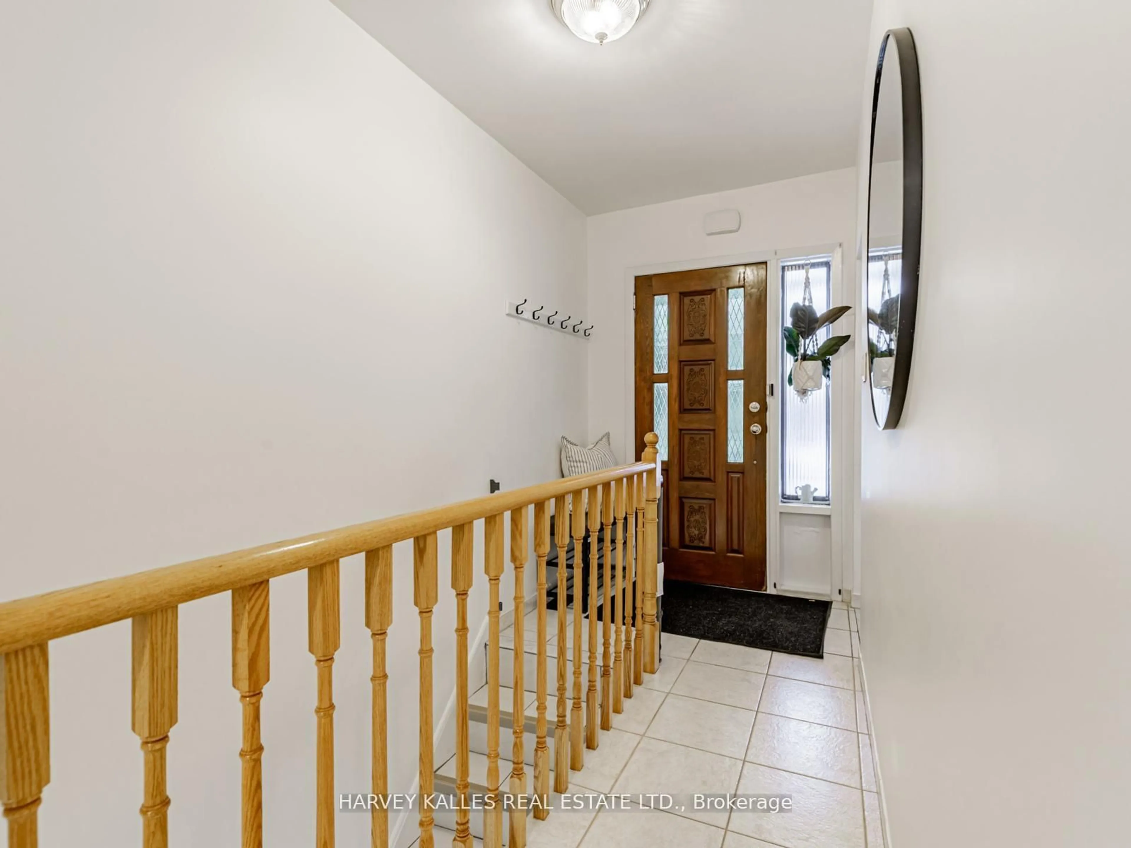 Indoor foyer for 204 Belgravia Ave, Toronto Ontario M6E 2M8