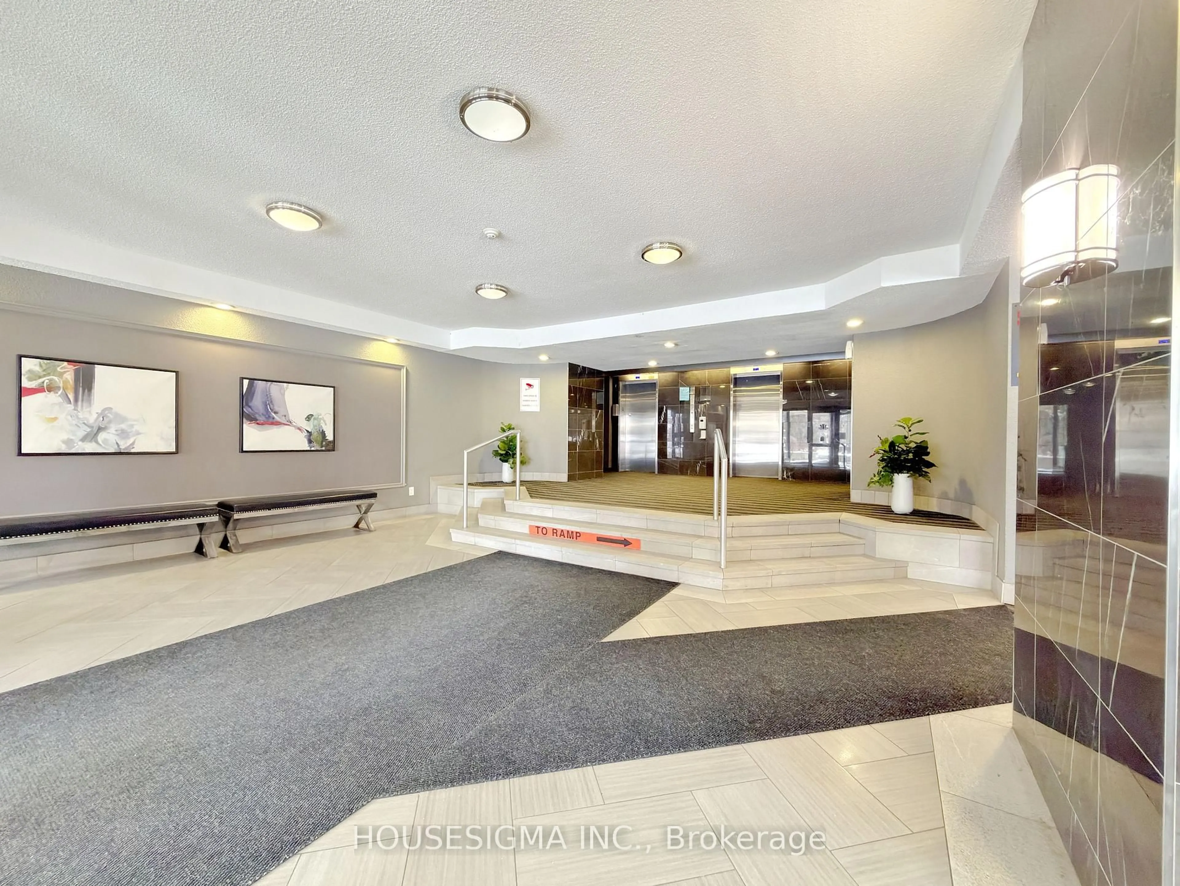 Indoor foyer for 8 Lisa St #1103, Brampton Ontario L6T 4S6